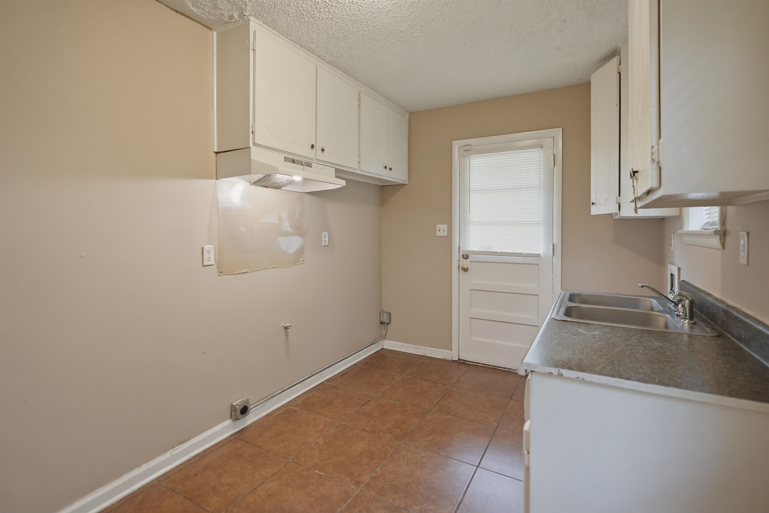 1703 Corning Ave Property Photo 9