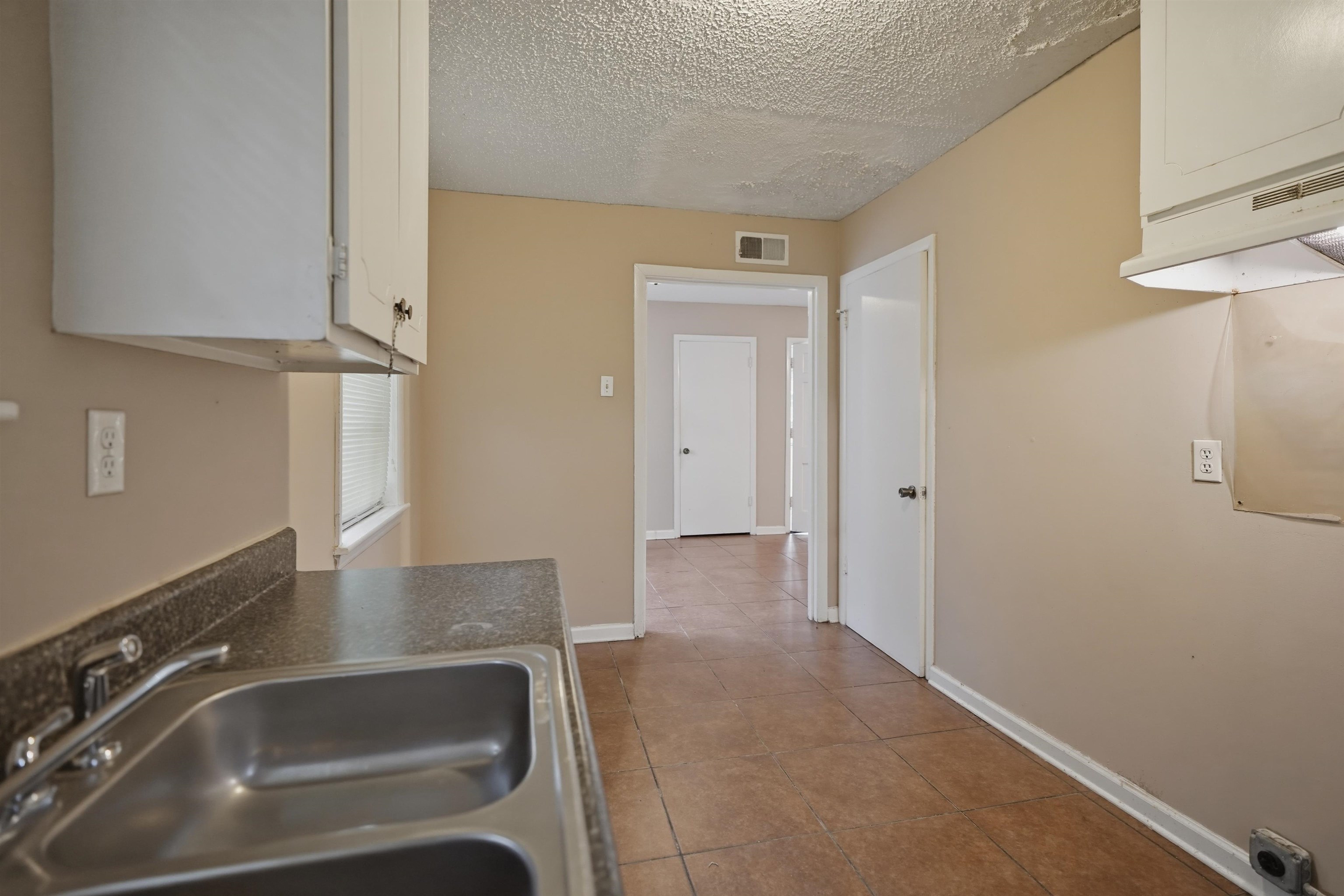 1703 Corning Ave Property Photo 10