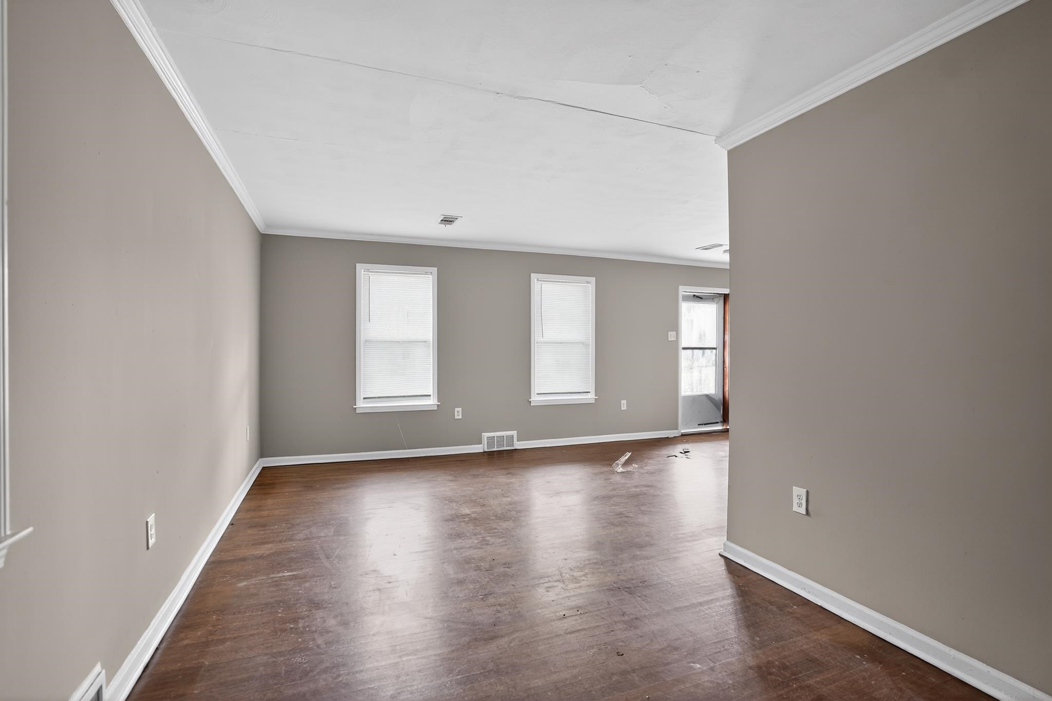 2067 Wellons Ave Property Photo 4