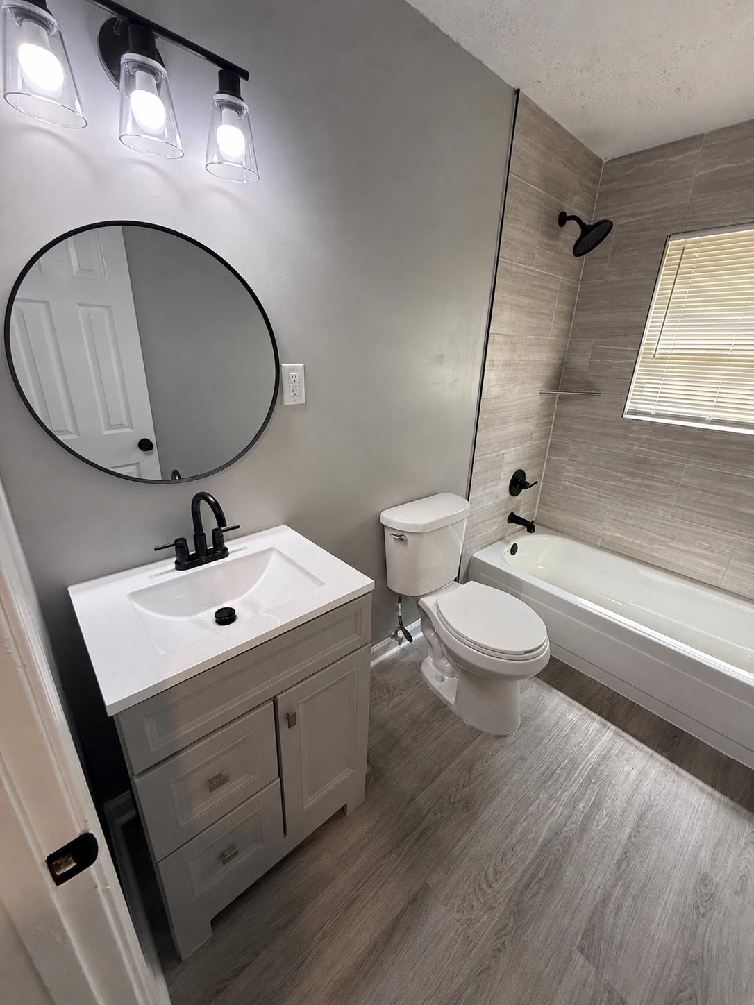 4391 Shadowline Cv Property Photo 4
