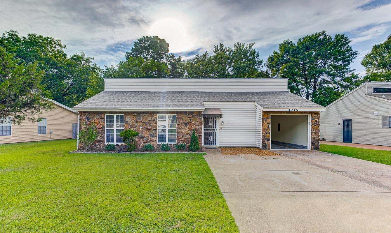 4215 Rosewind Cir Property Photo 2