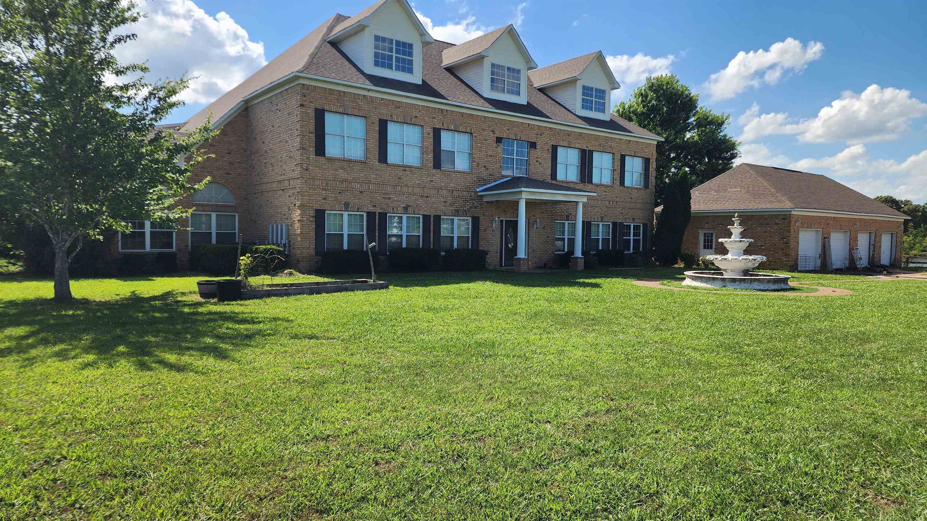 500/498 Morrison Ln Property Photo 1