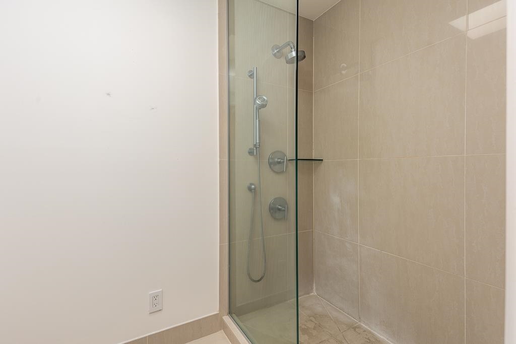 377 Riverbluff Pl 3 Property Photo 8