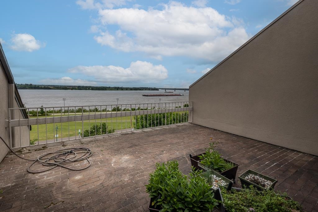 377 Riverbluff Pl 3 Property Photo 17