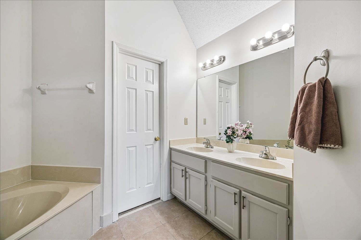 817 Radiance Dr Property Photo 21