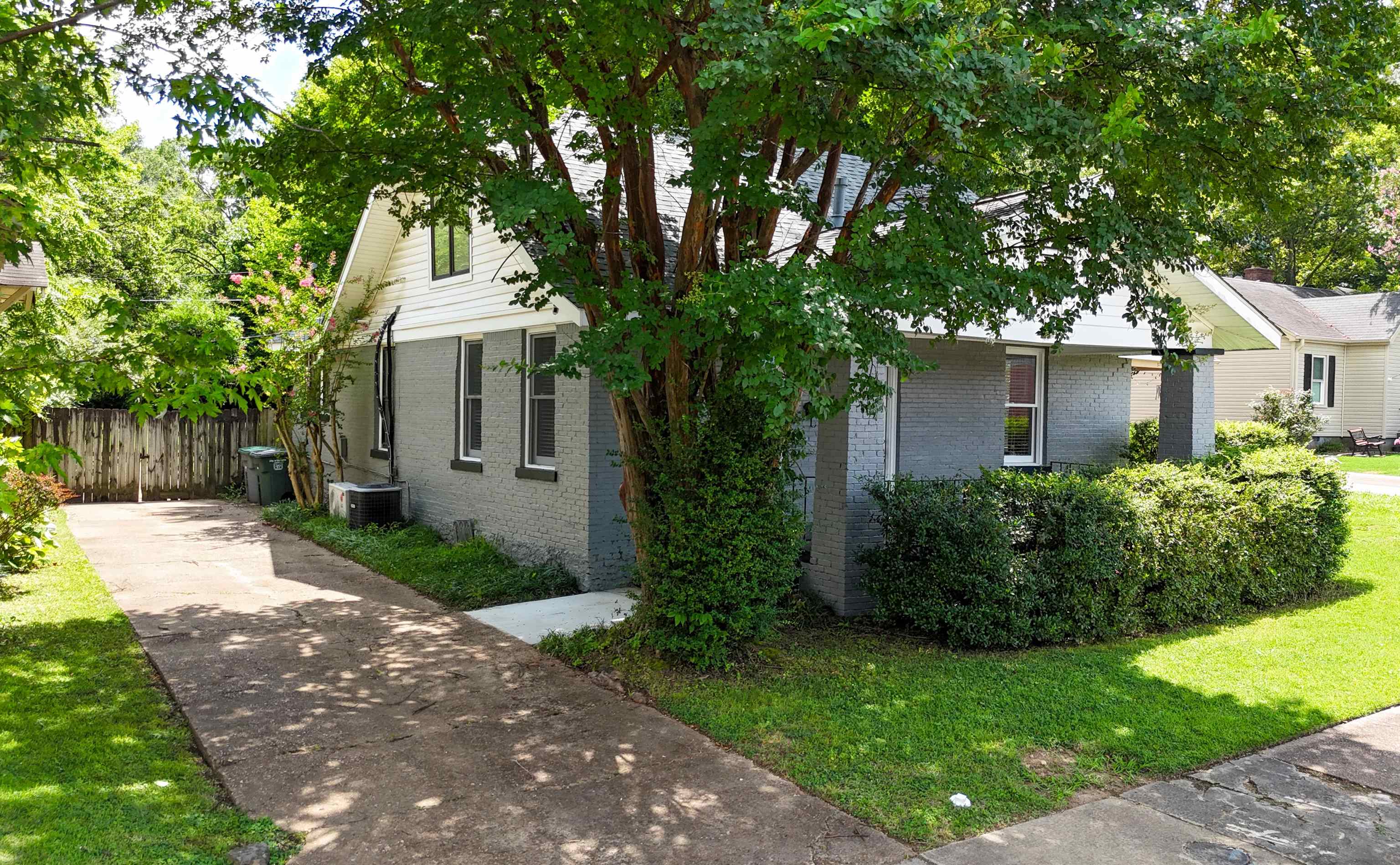 3779 Spottswood Ave Property Photo 2