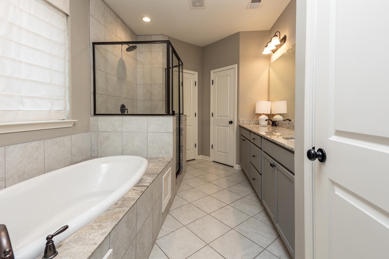 300 Cherokee Cir Property Photo 11