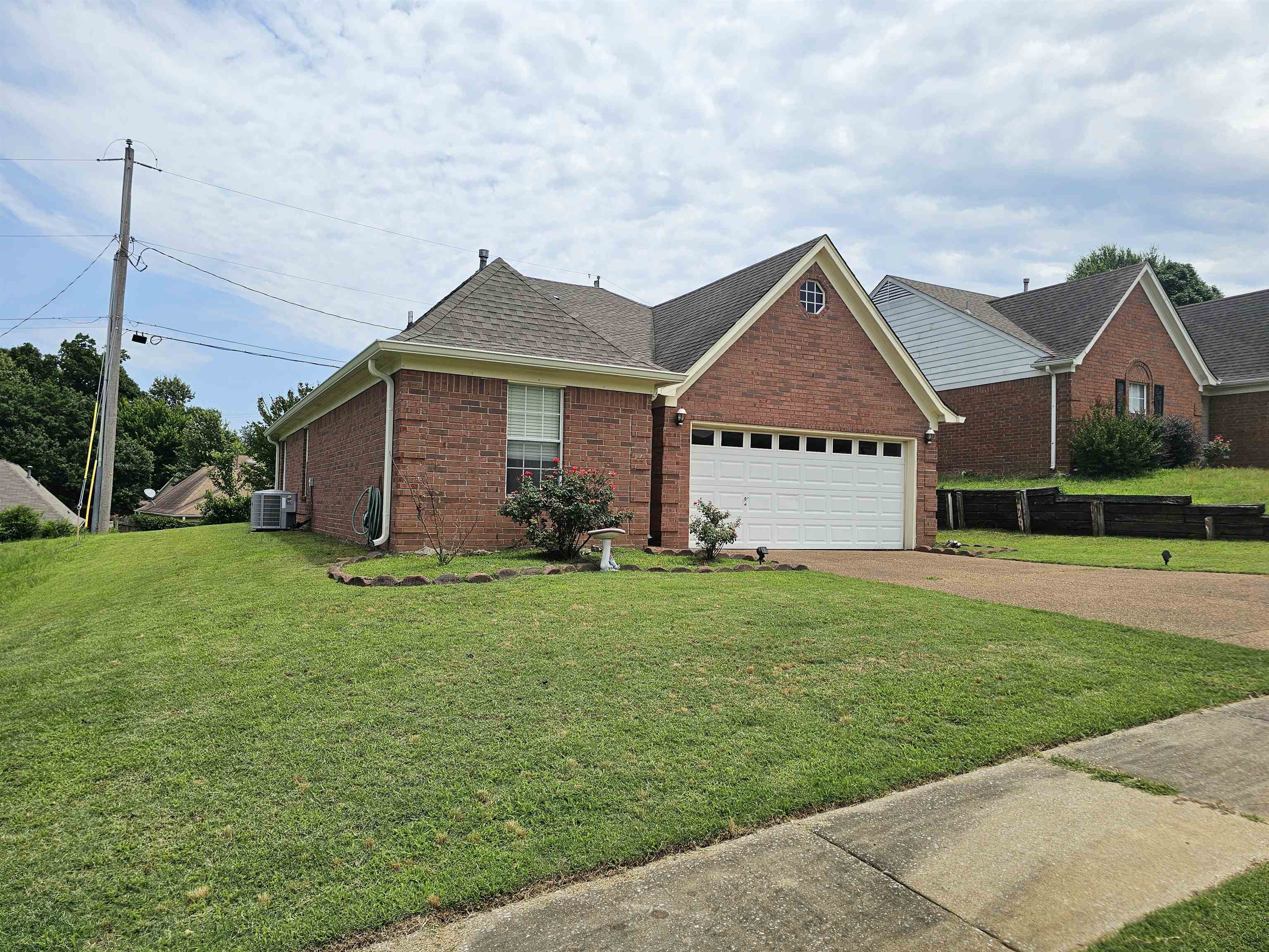 2210 Stone Stream Dr Property Photo 2