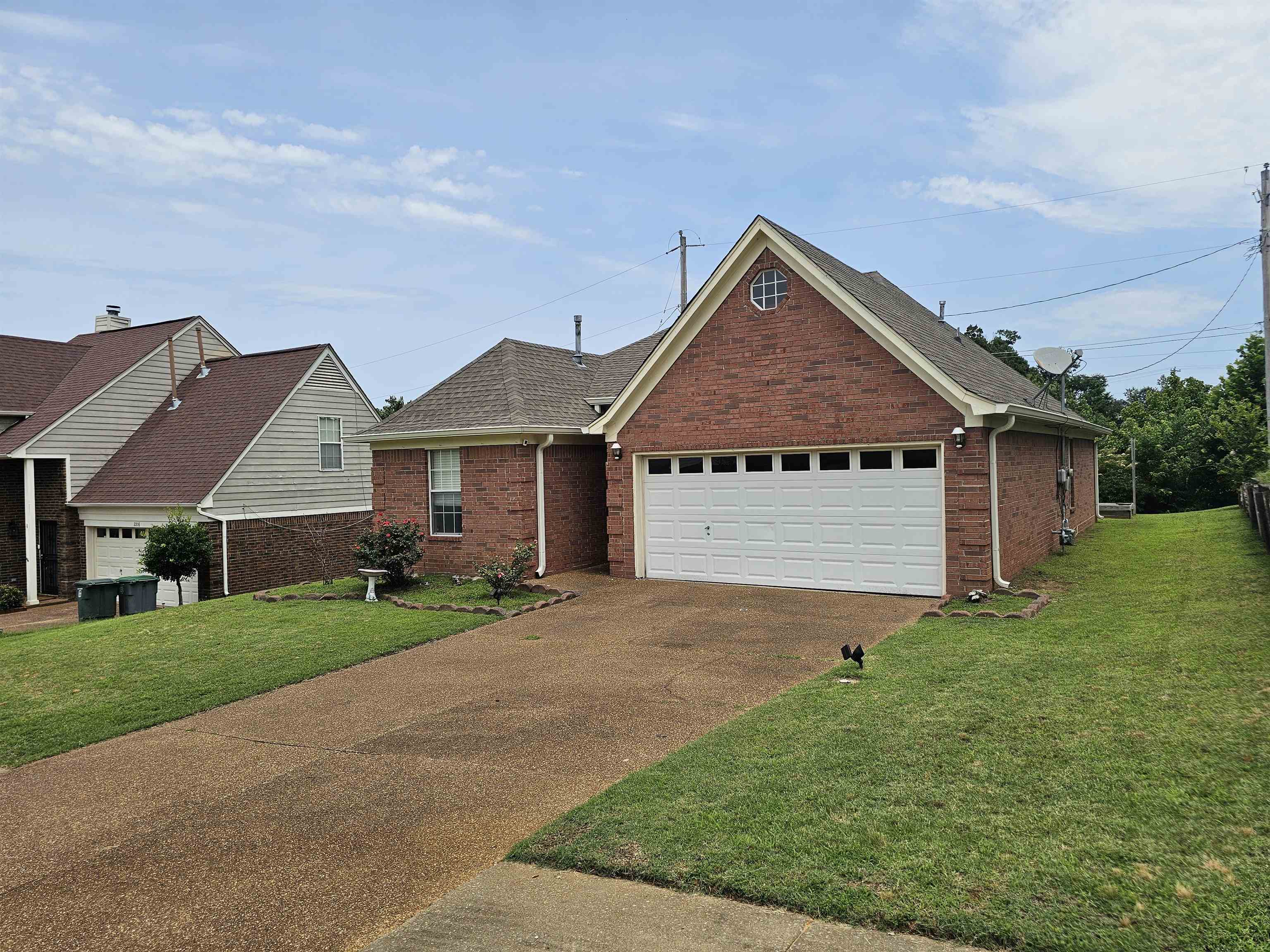 2210 Stone Stream Dr Property Photo 3