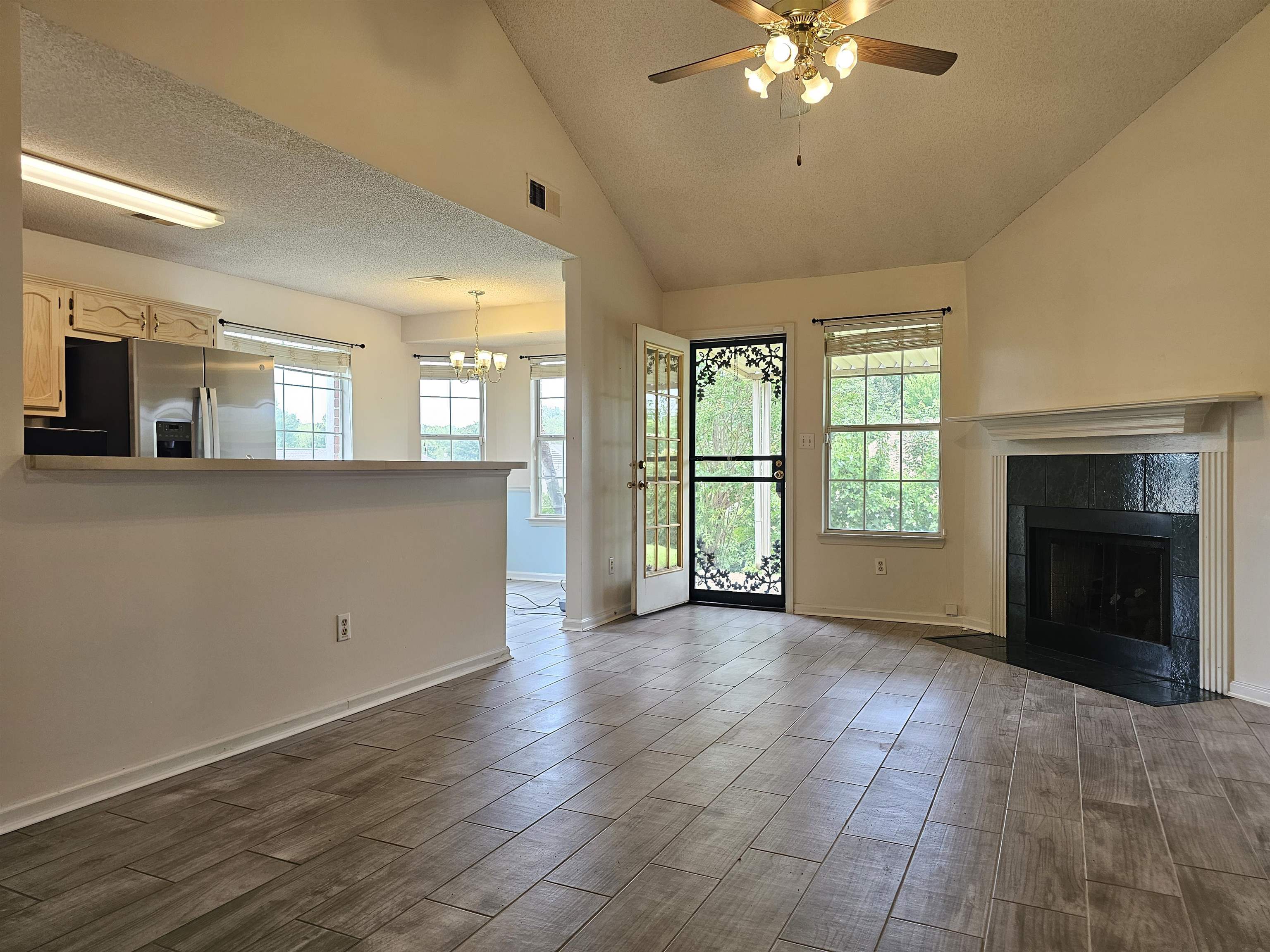2210 Stone Stream Dr Property Photo 4