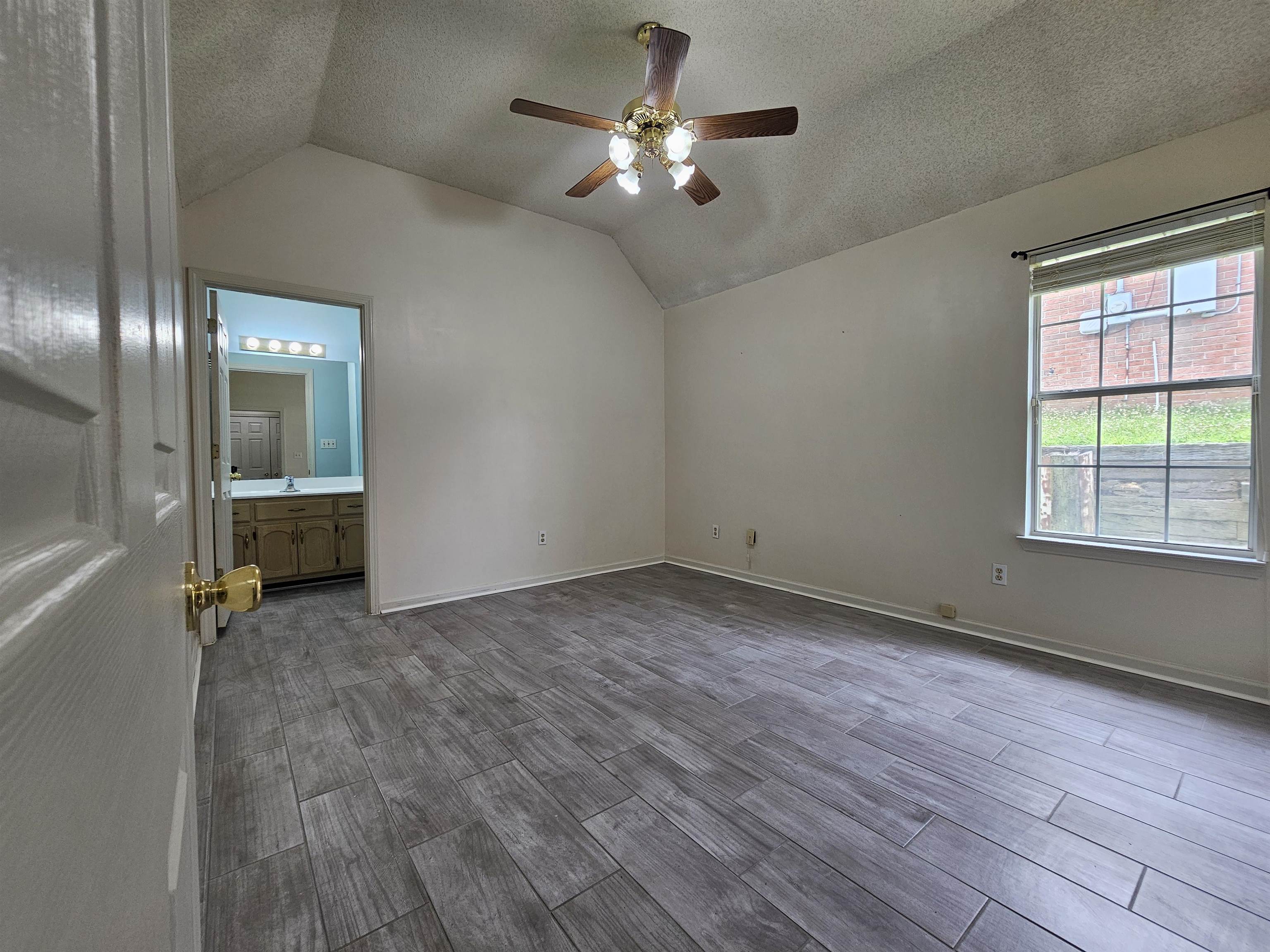 2210 Stone Stream Dr Property Photo 13