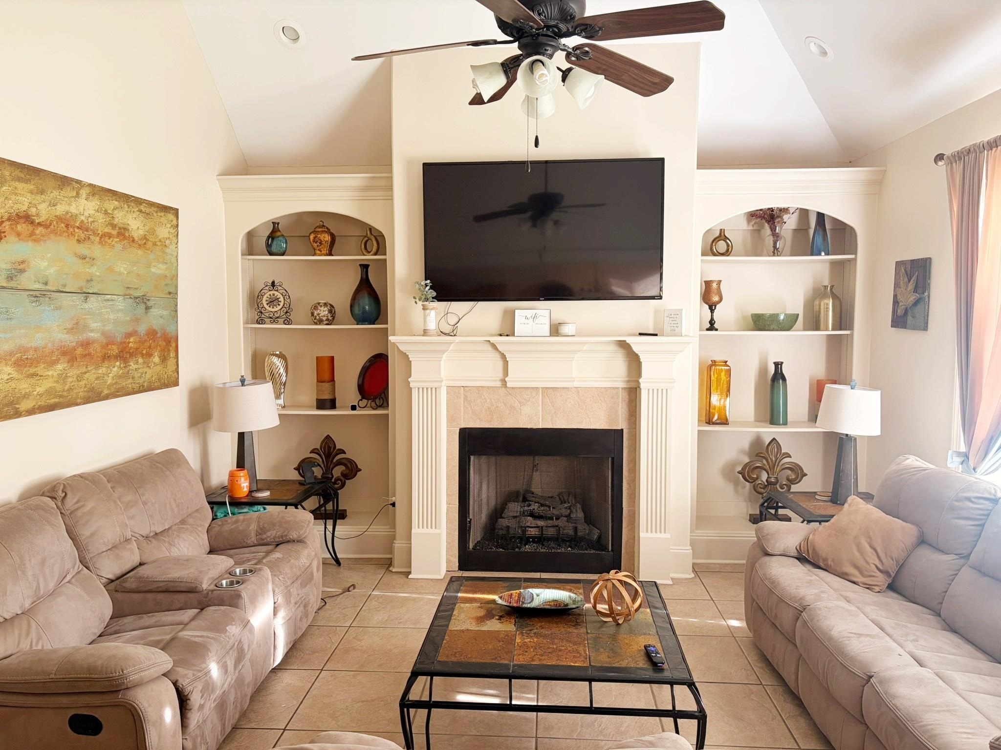 2339 Meverett Ln Property Photo 2