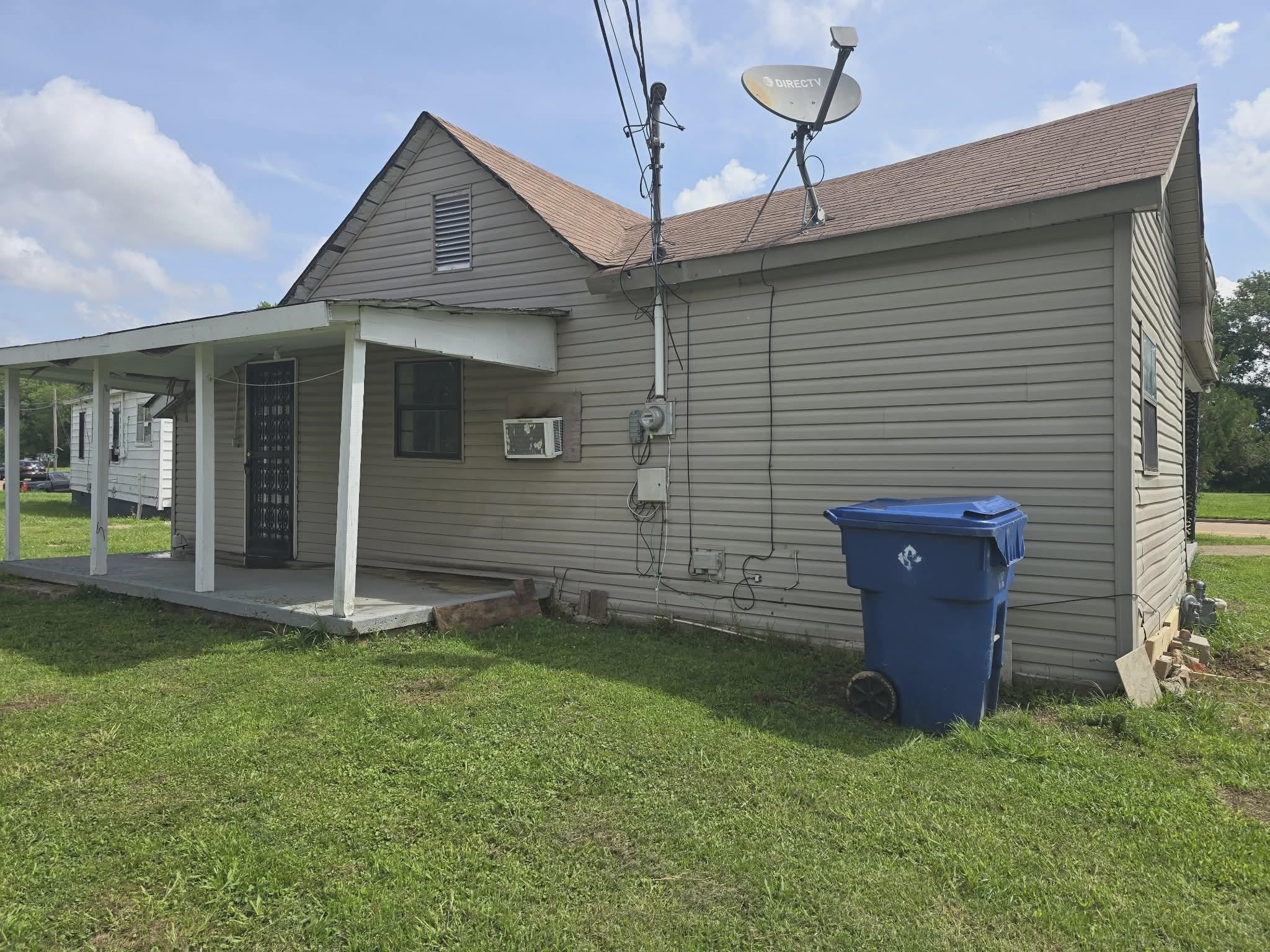 13515 Main St Property Photo 3