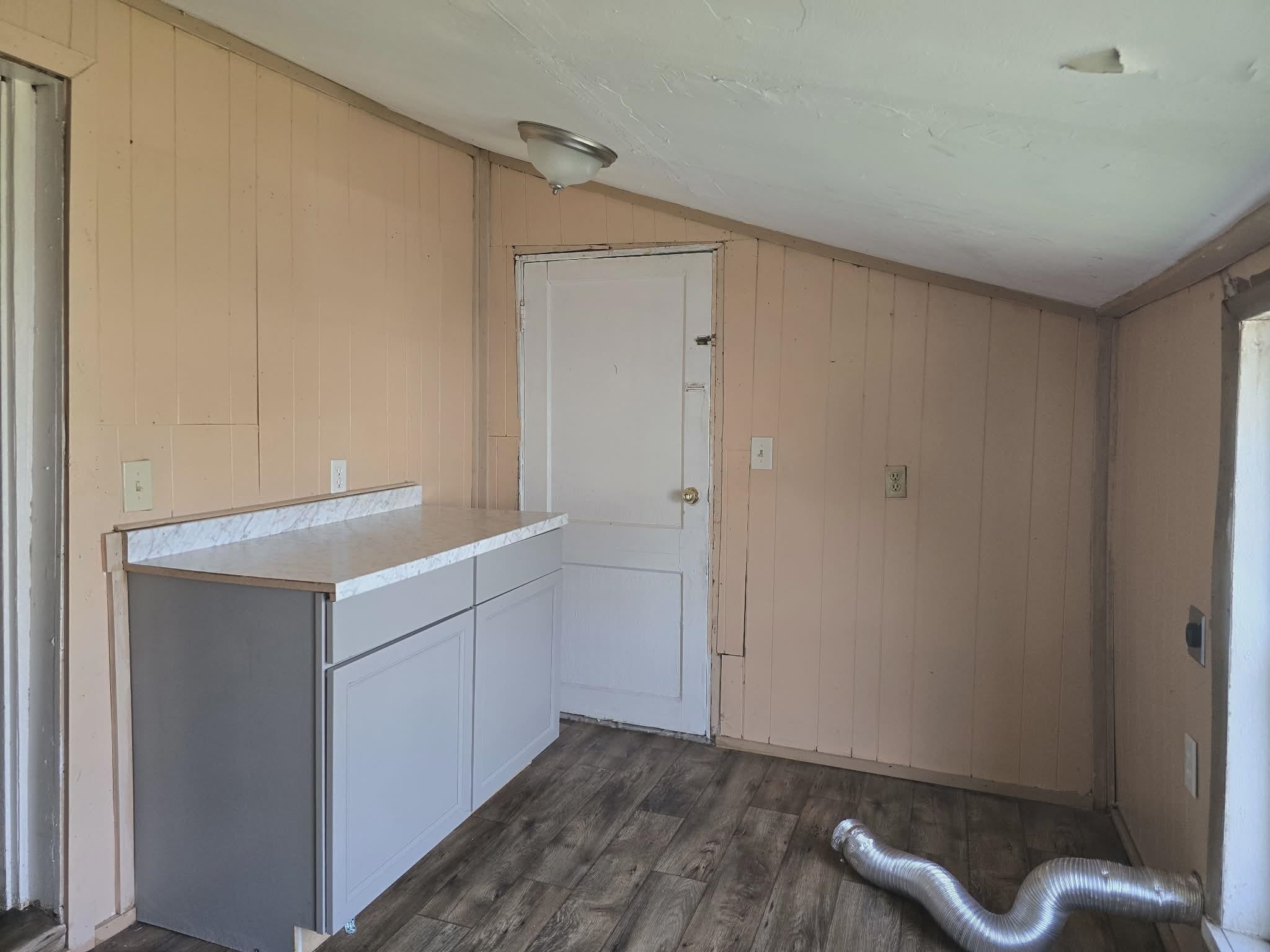 13515 Main St Property Photo 8