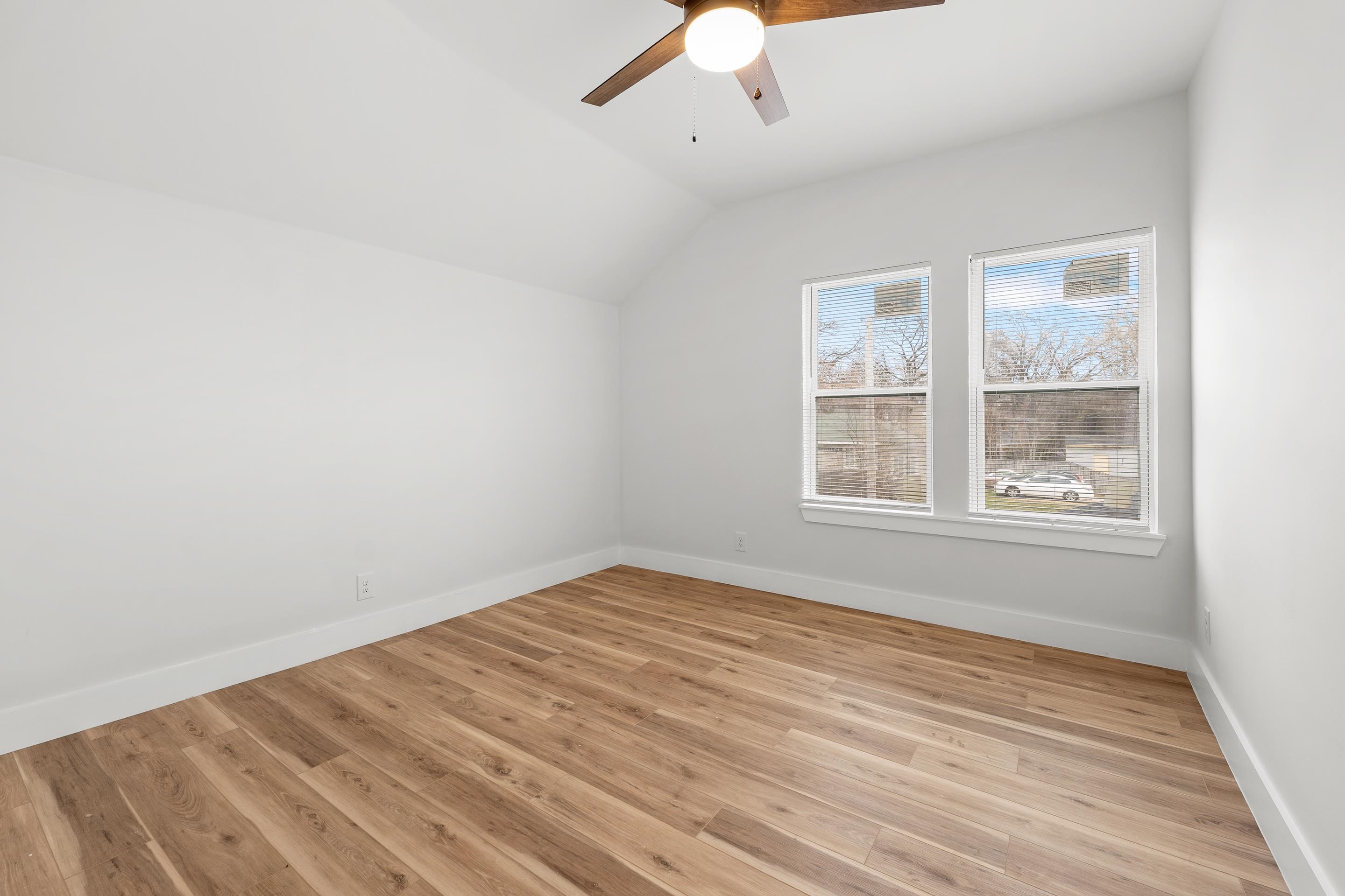 1595 Court Ave Property Photo 16