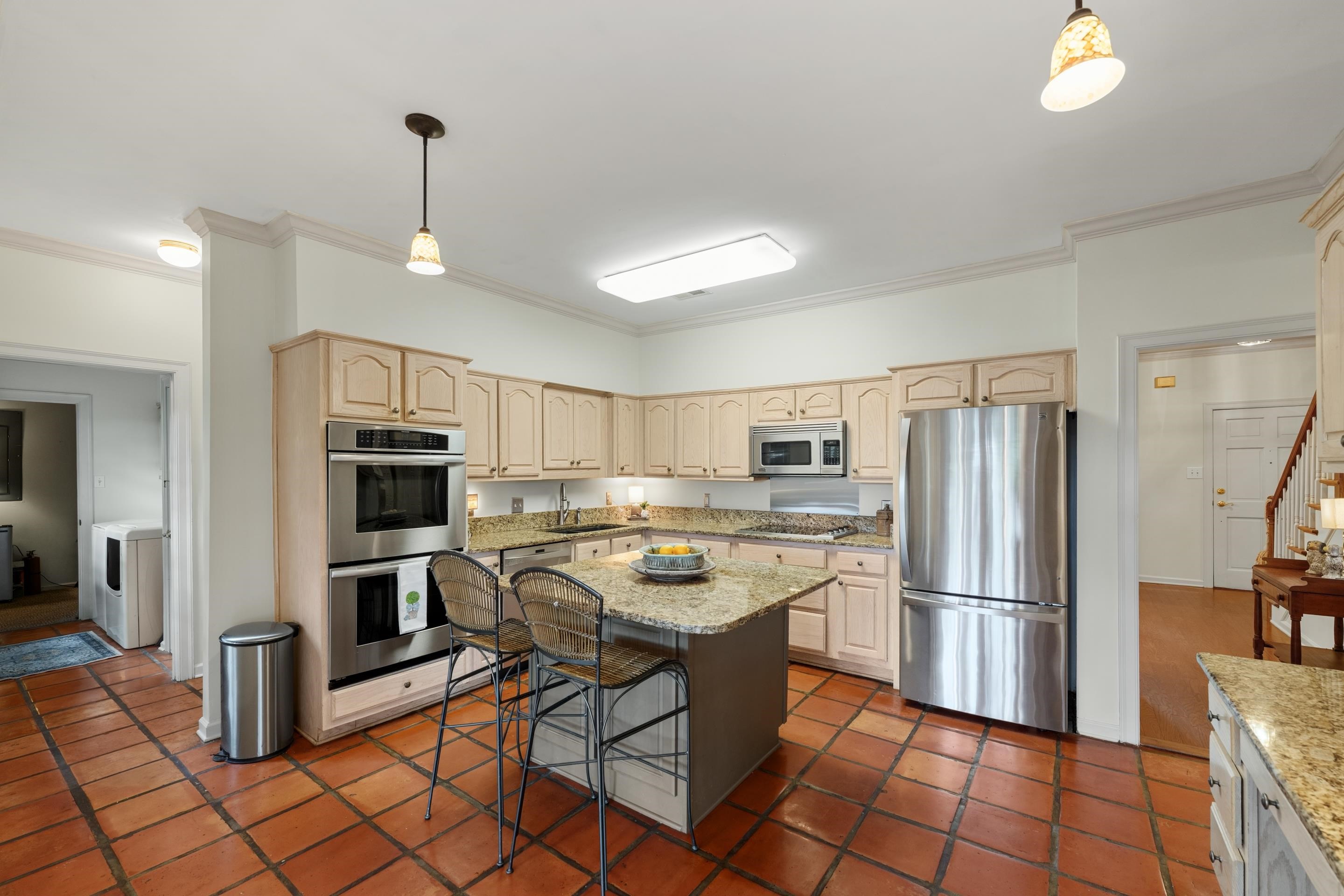 732 N Tree Dr Property Photo 6