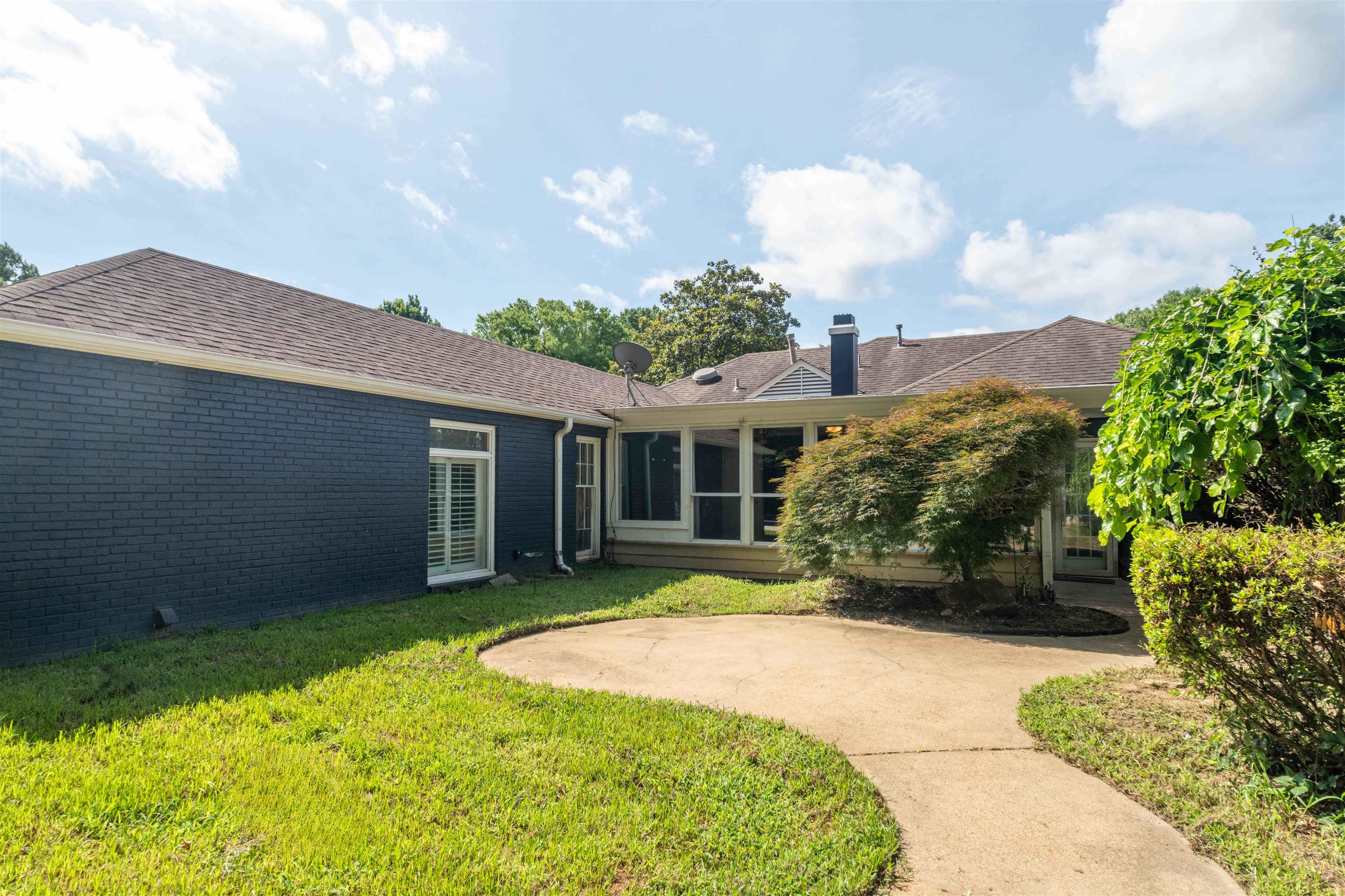 6102 Sugar Tree Dr Property Photo 6