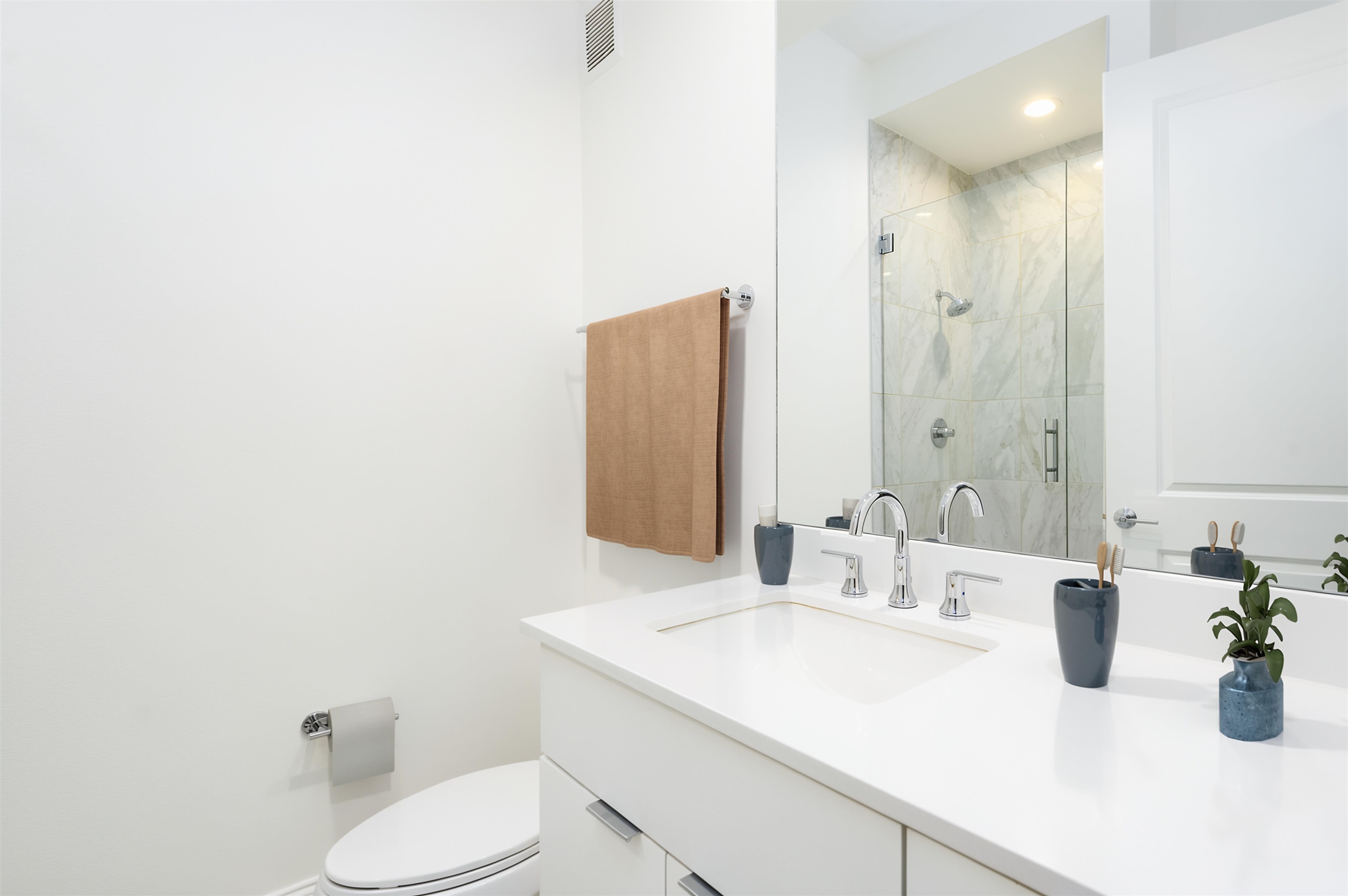 717 Riverside Dr 1505 Property Photo 5