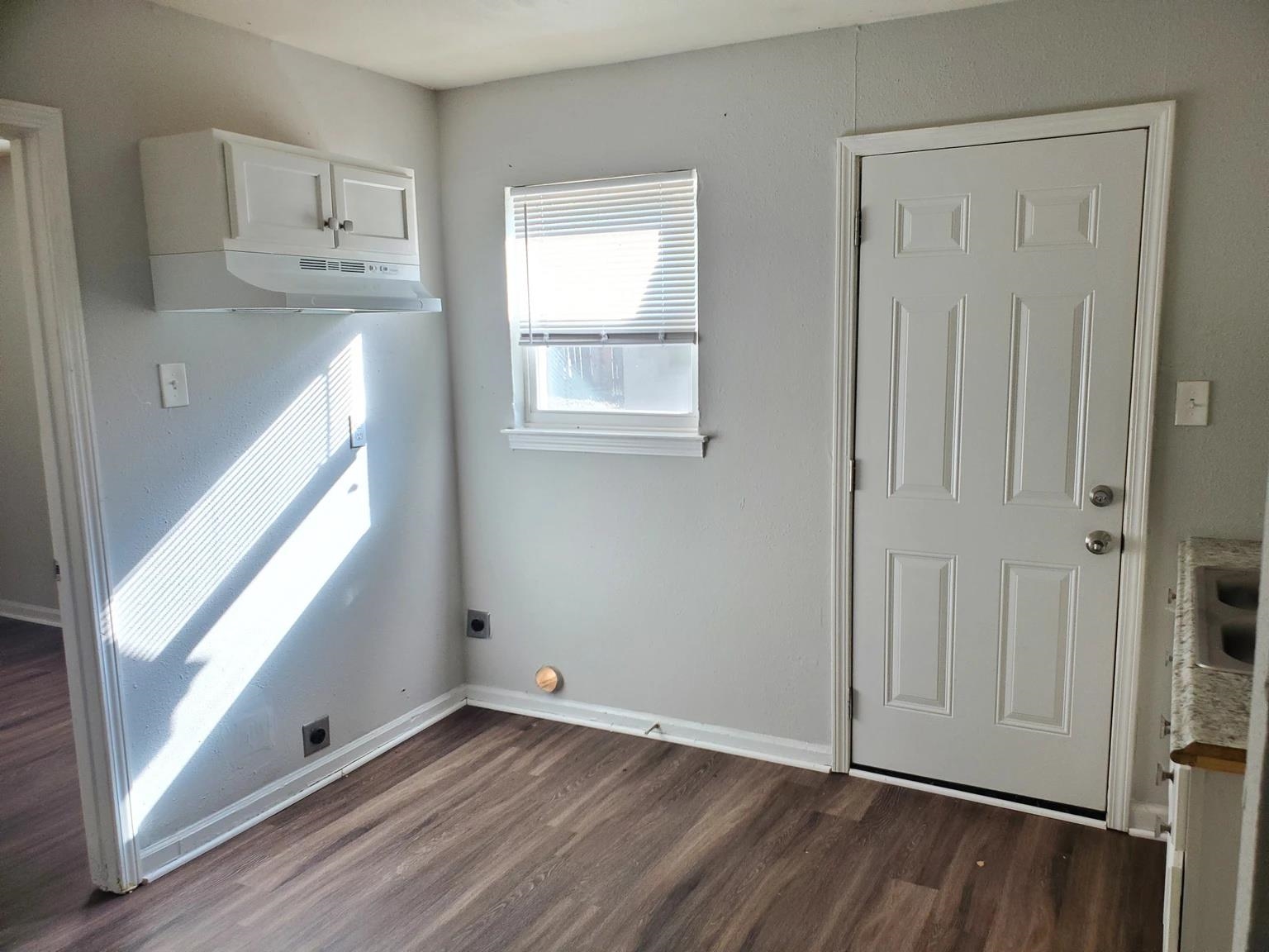3038-3040 Sinclair St Property Photo 6