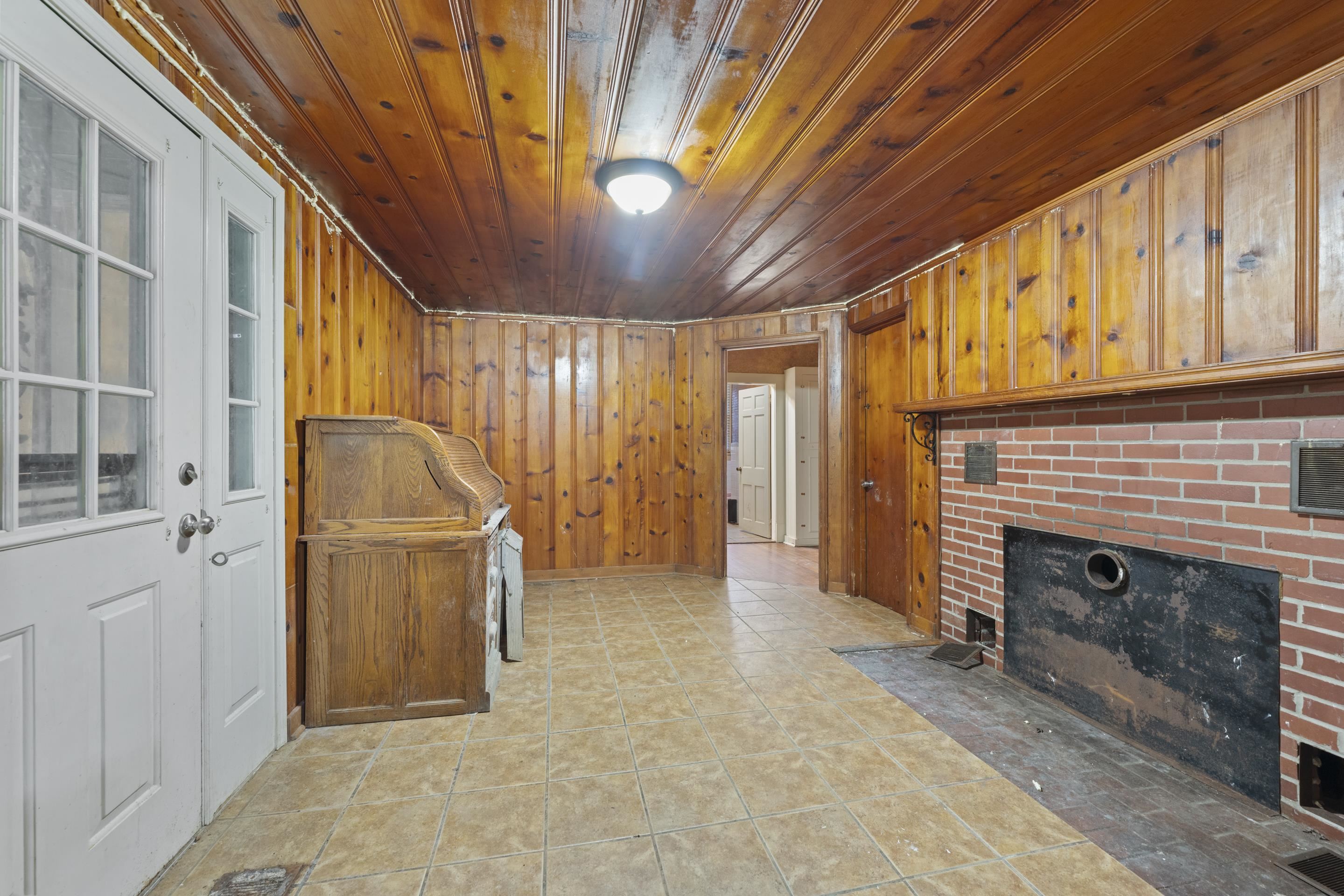 407 E Main St Property Photo 6