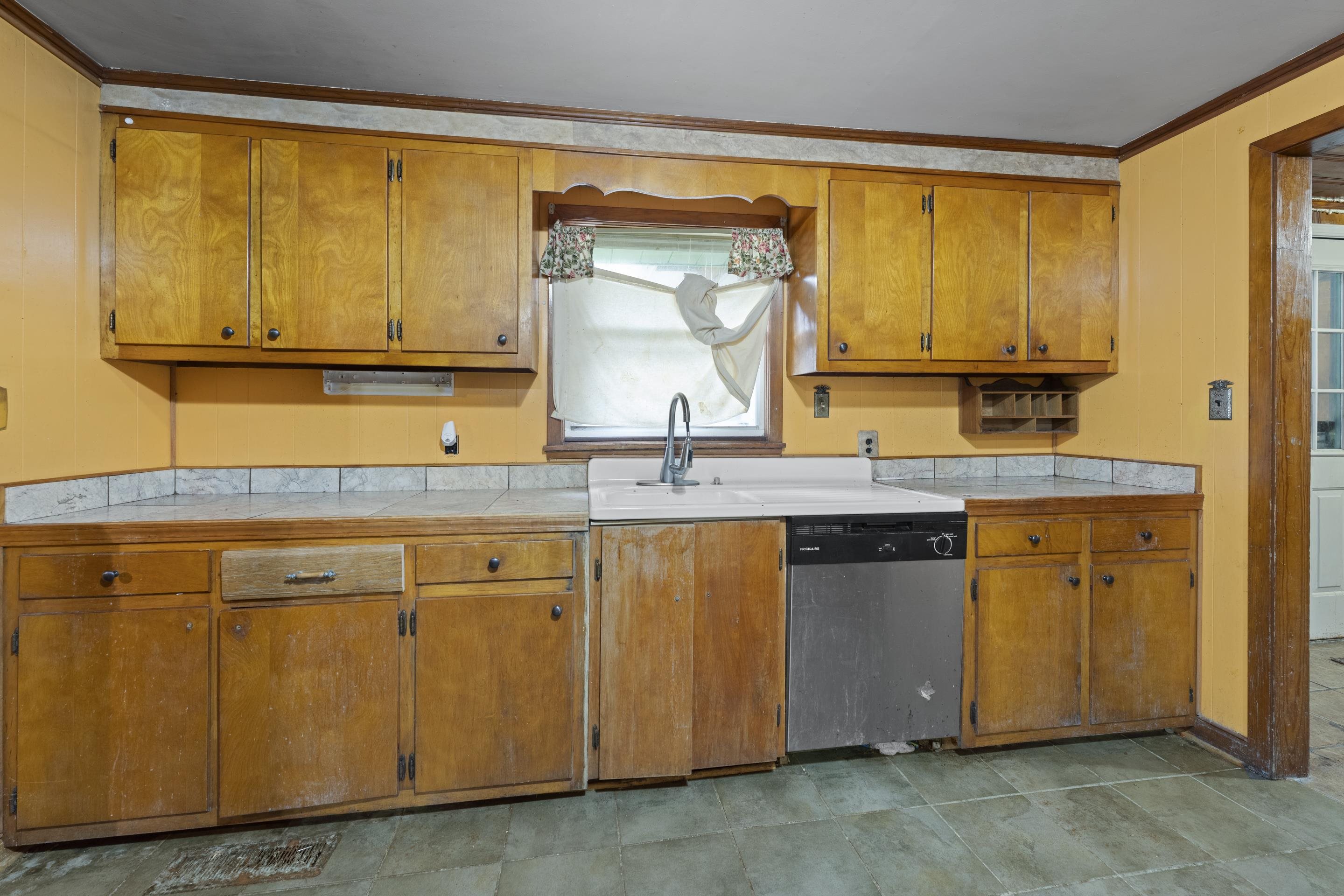 407 E Main St Property Photo 9