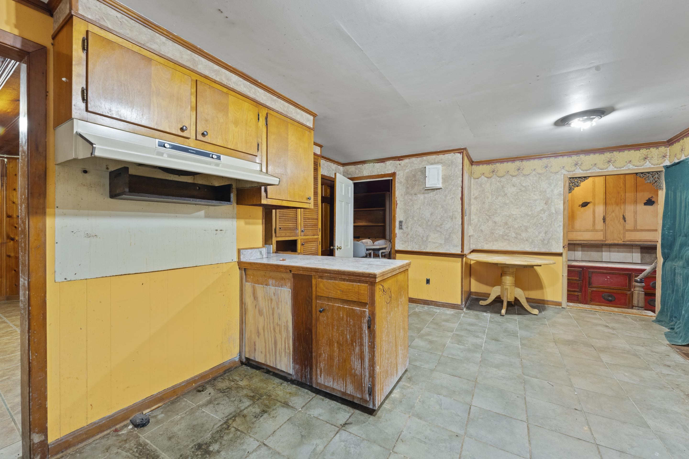 407 E Main St Property Photo 10