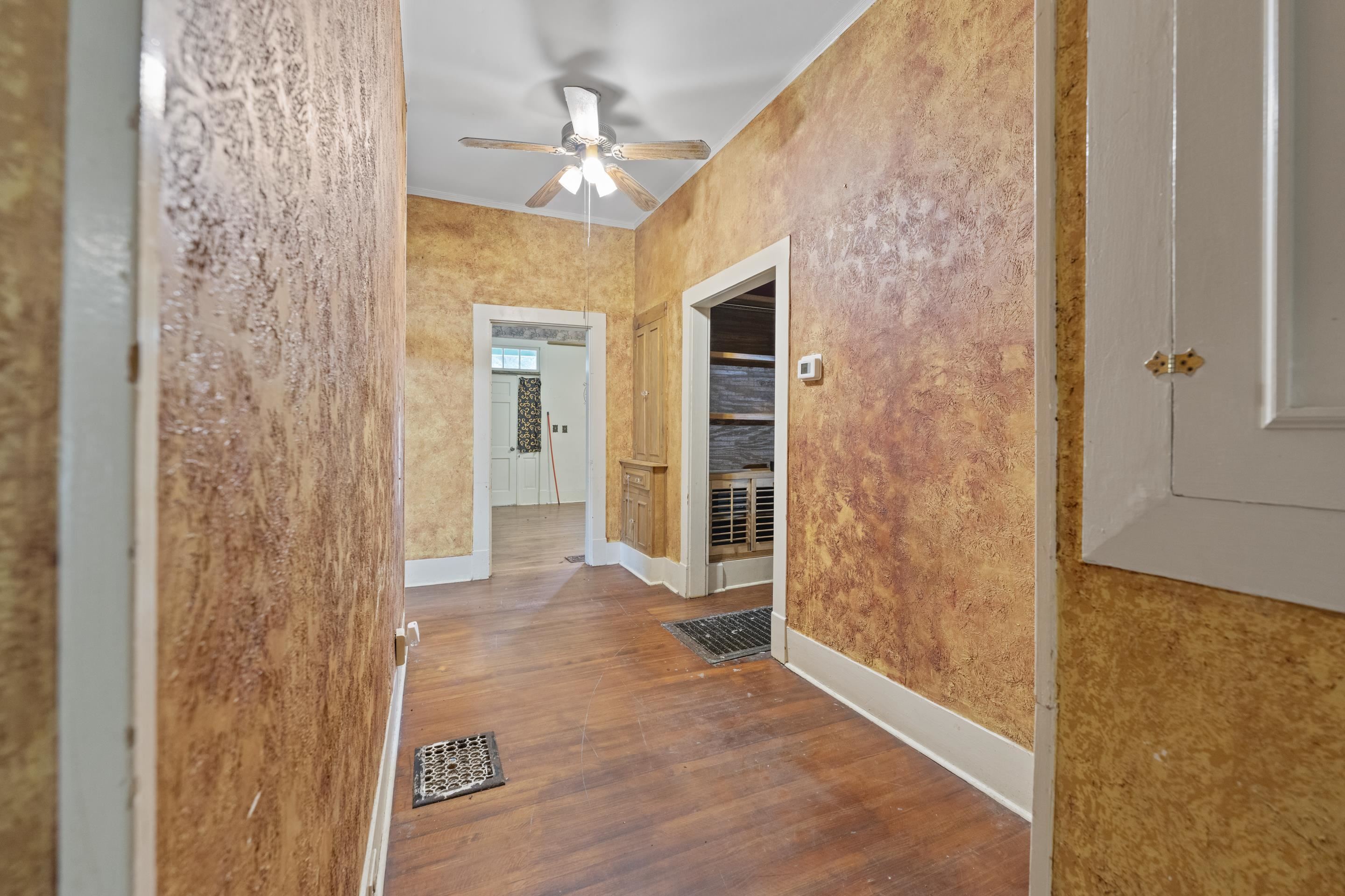 407 E Main St Property Photo 17