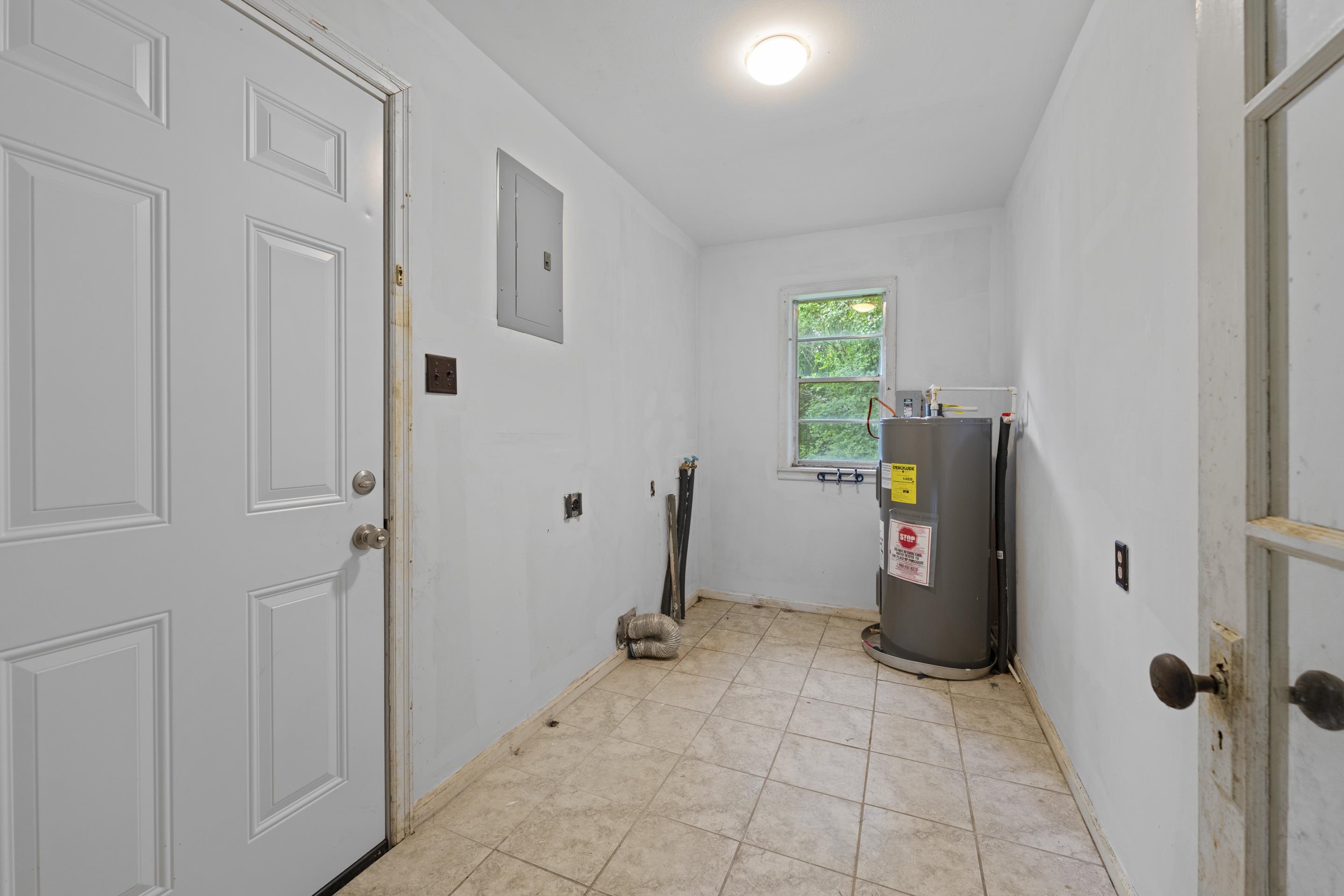 407 E Main St Property Photo 29