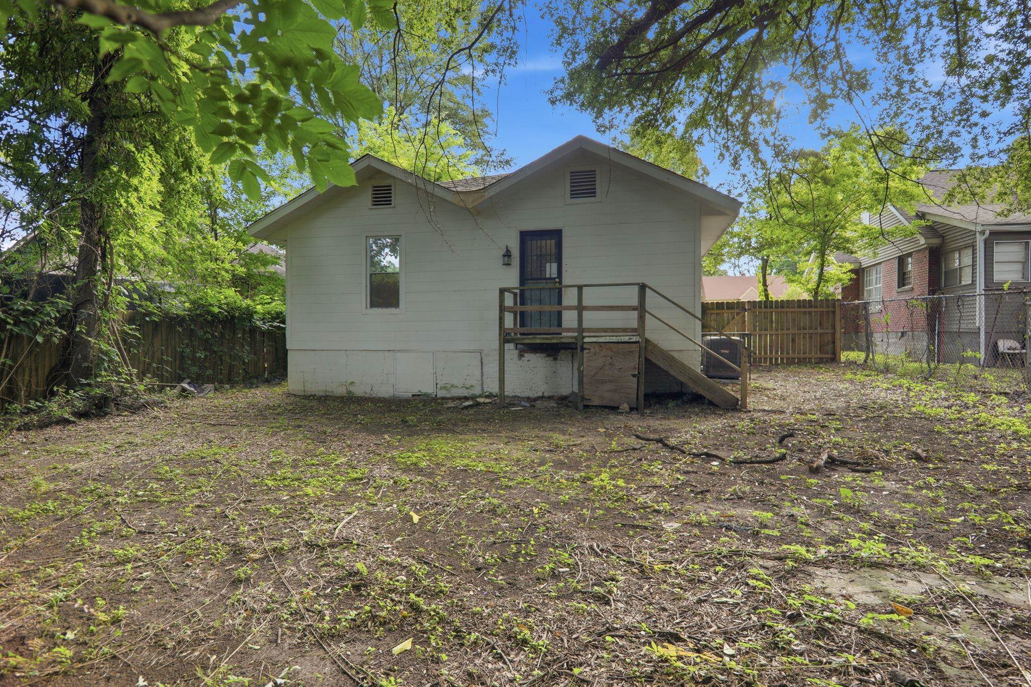 570 Marianna St Property Photo 17