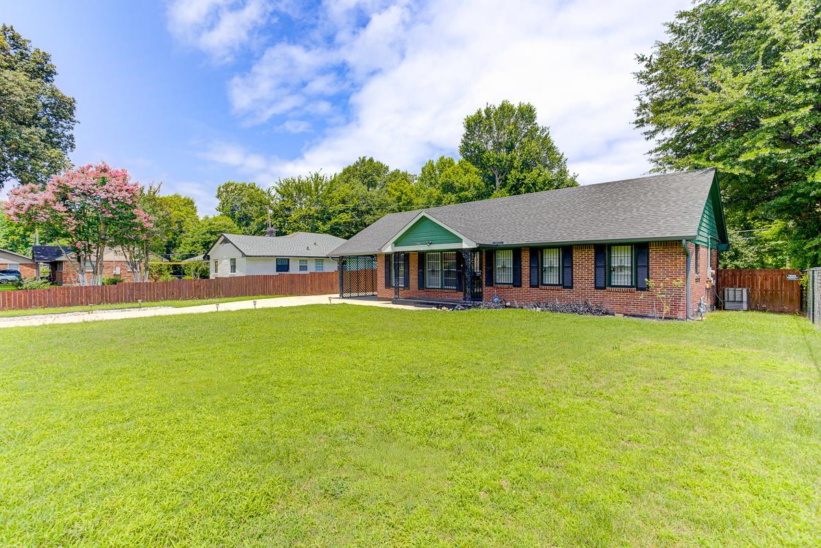 1744 Goodhaven Dr Property Photo 4