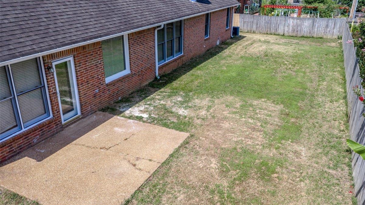 8976 Lindstrom Dr Property Photo 6