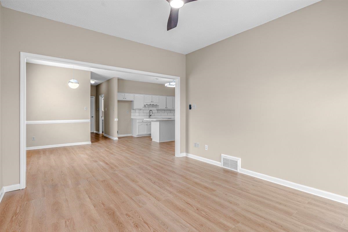 8976 Lindstrom Dr Property Photo 16