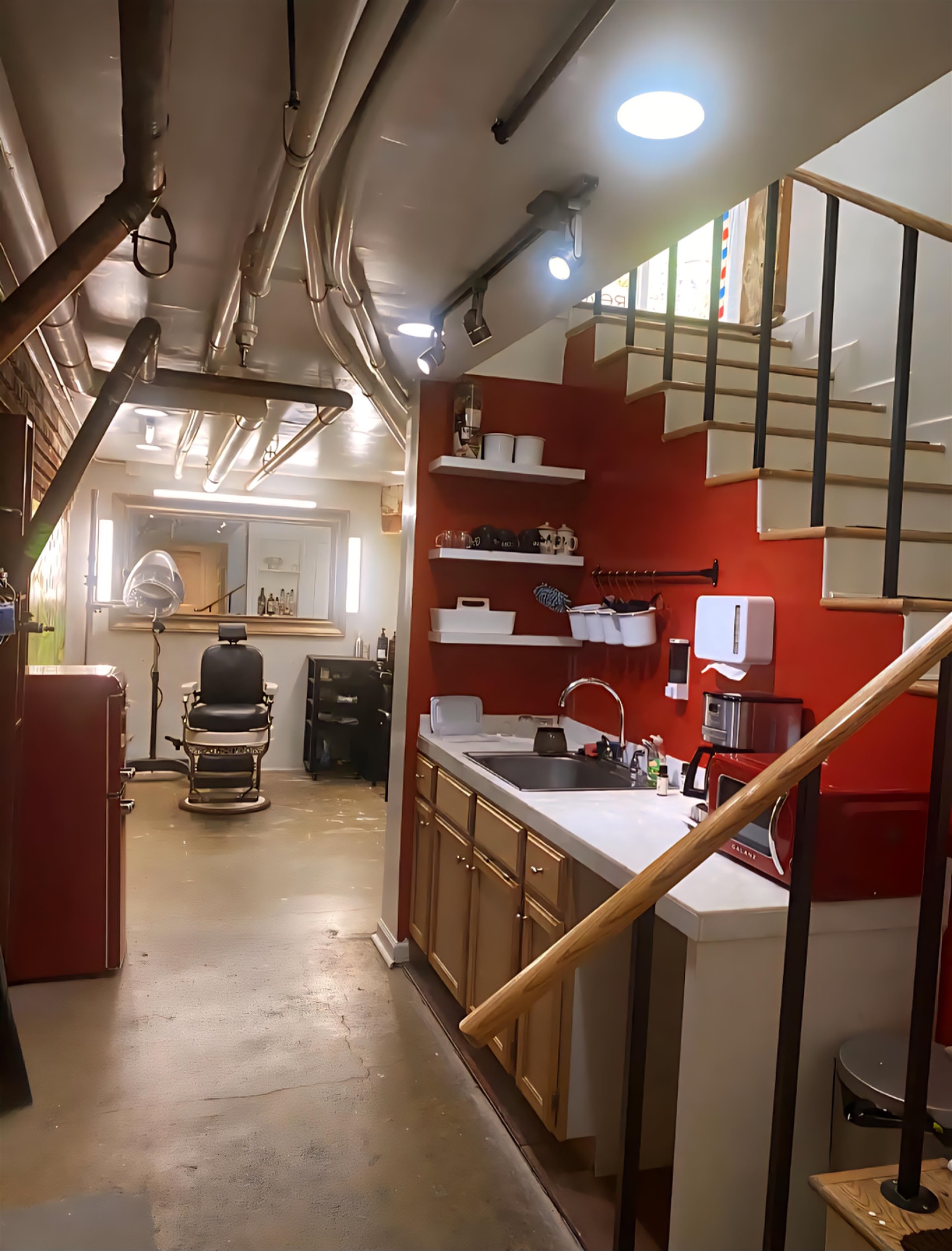 109 S Front St Property Photo 4