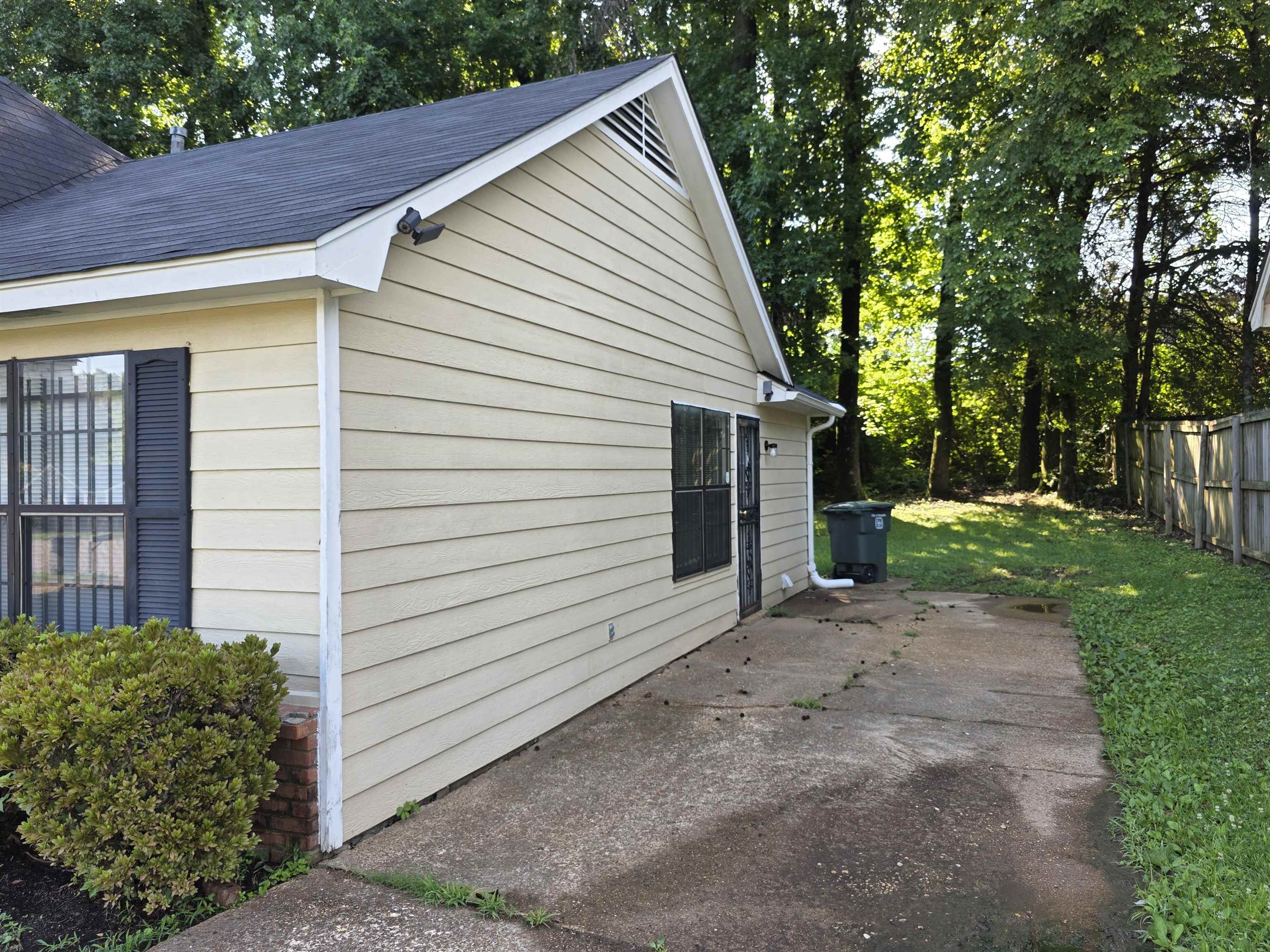 3834 Windermere Dr Property Photo 4