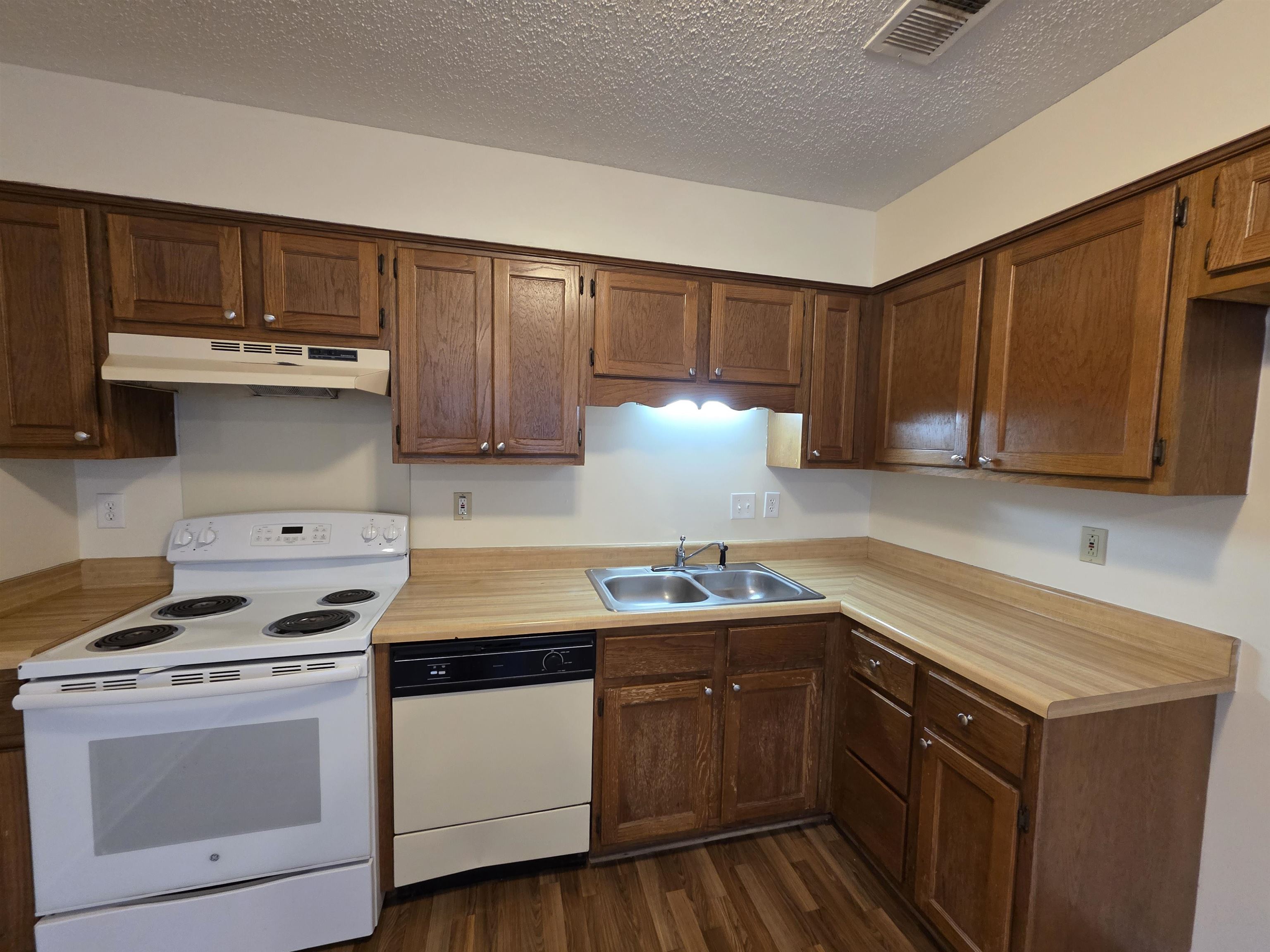 3834 Windermere Dr Property Photo 8