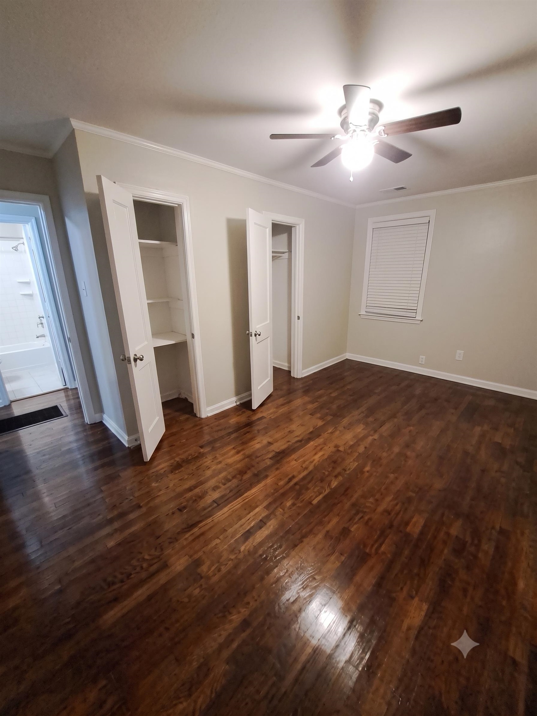 1590 Latham St E Property Photo 3