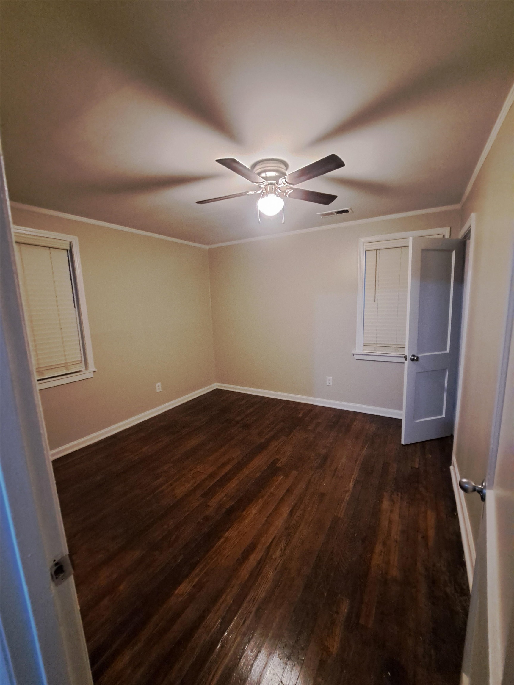 1590 Latham St E Property Photo 4