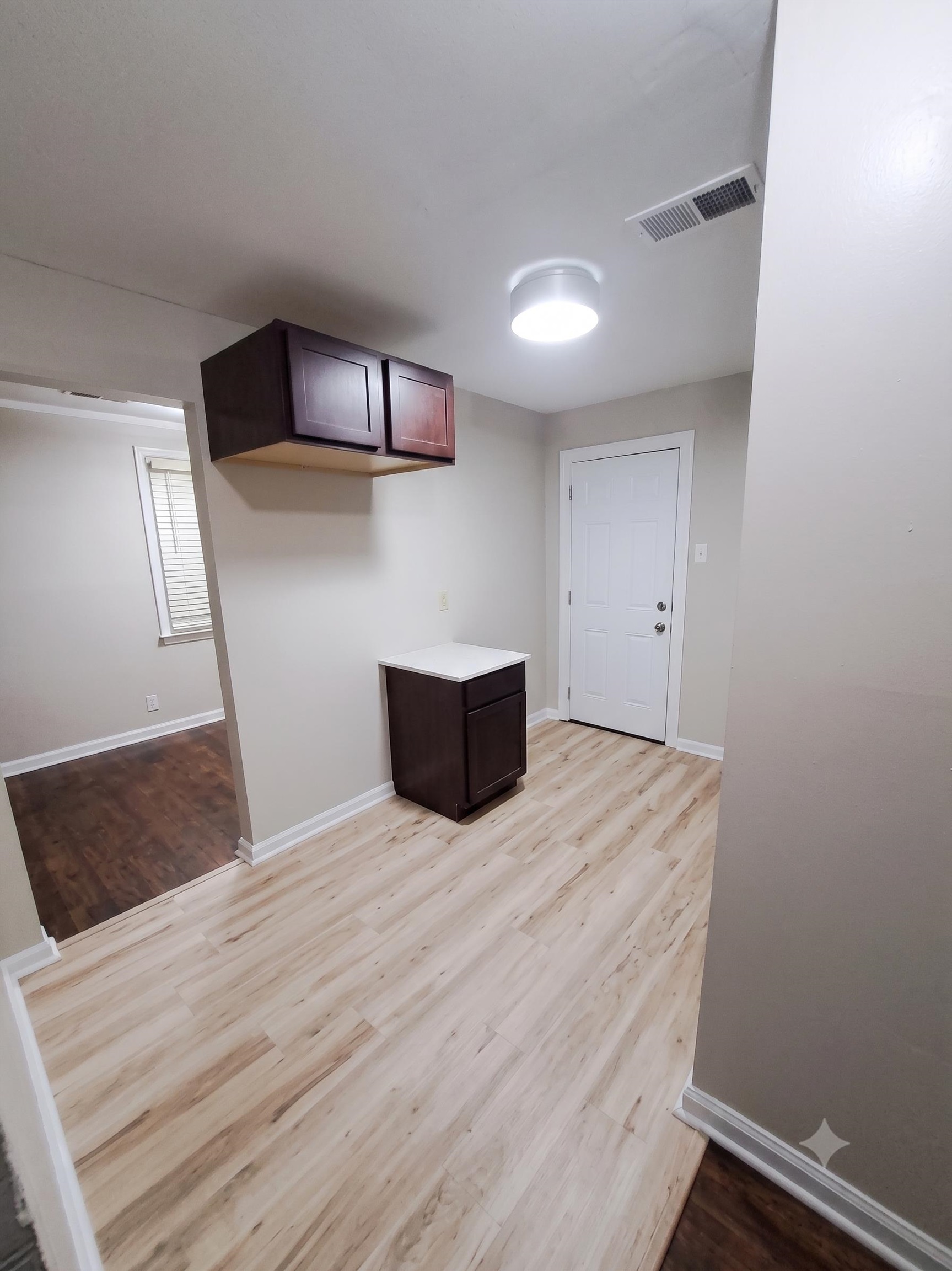 1590 Latham St E Property Photo 5