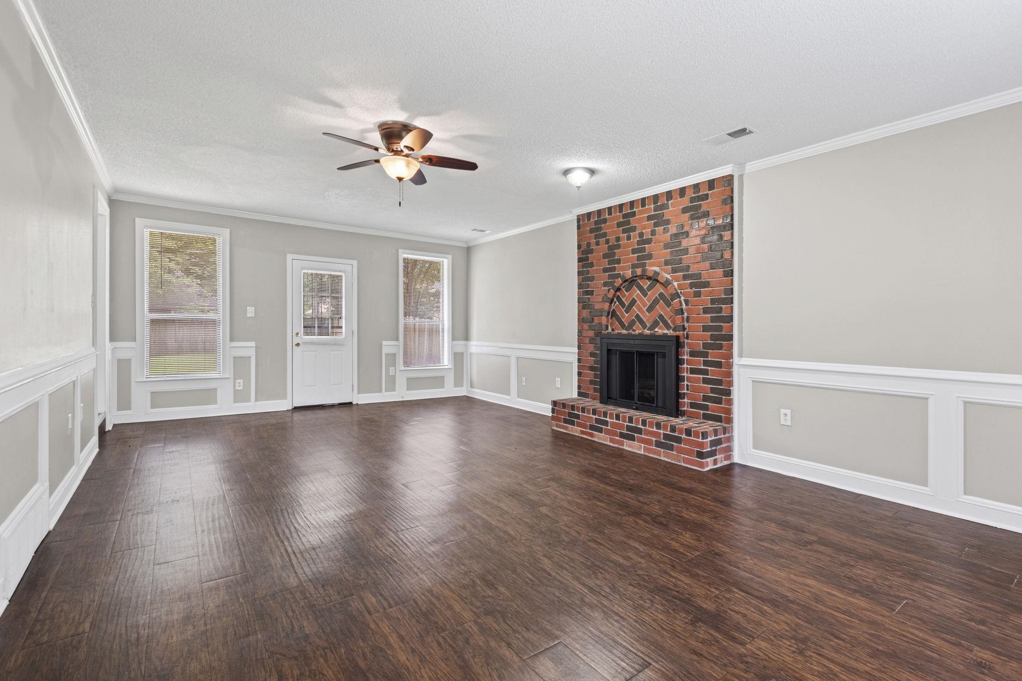 3990 Clubview Dr Property Photo 5