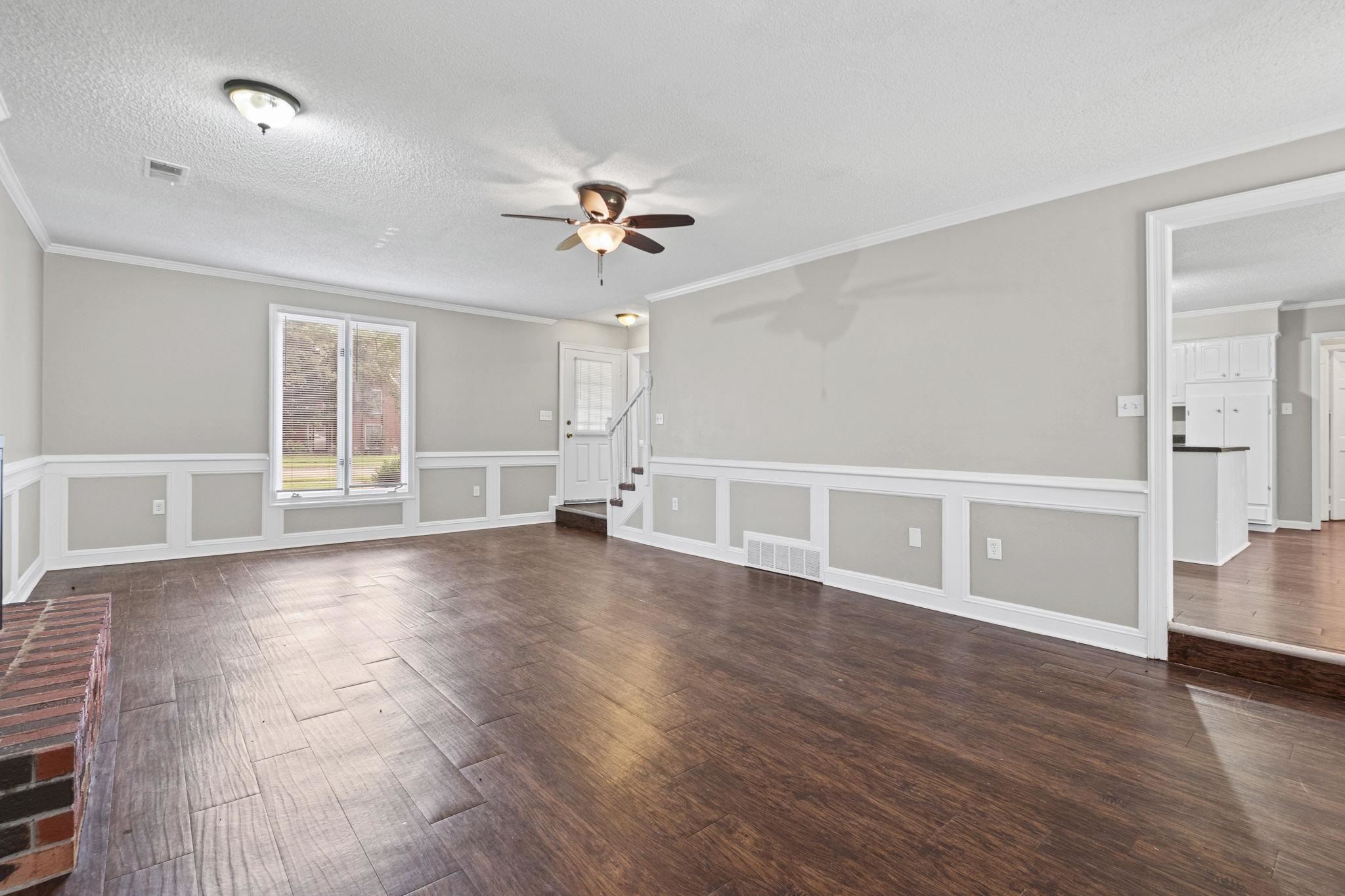 3990 Clubview Dr Property Photo 6