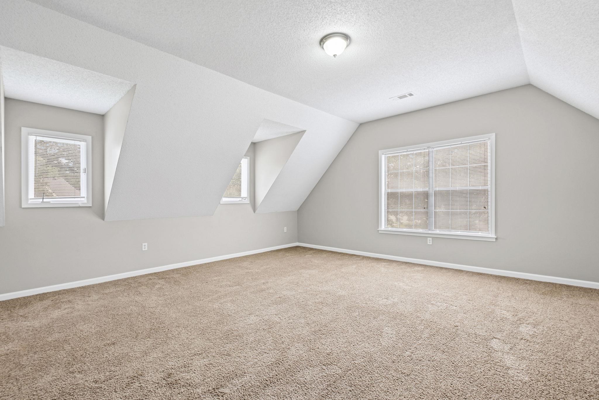 3990 Clubview Dr Property Photo 7
