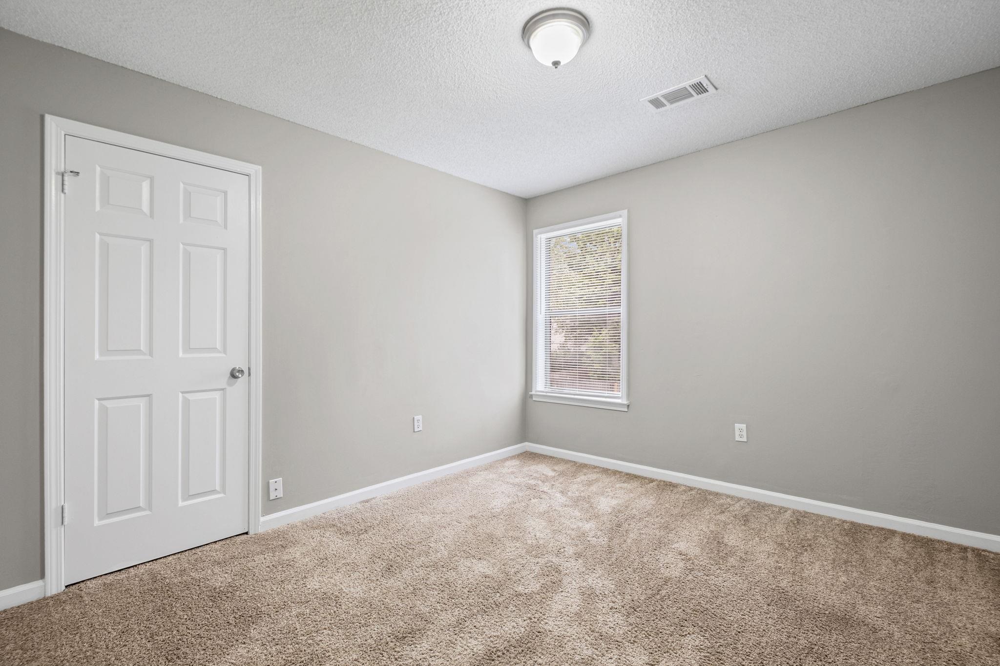 3990 Clubview Dr Property Photo 8
