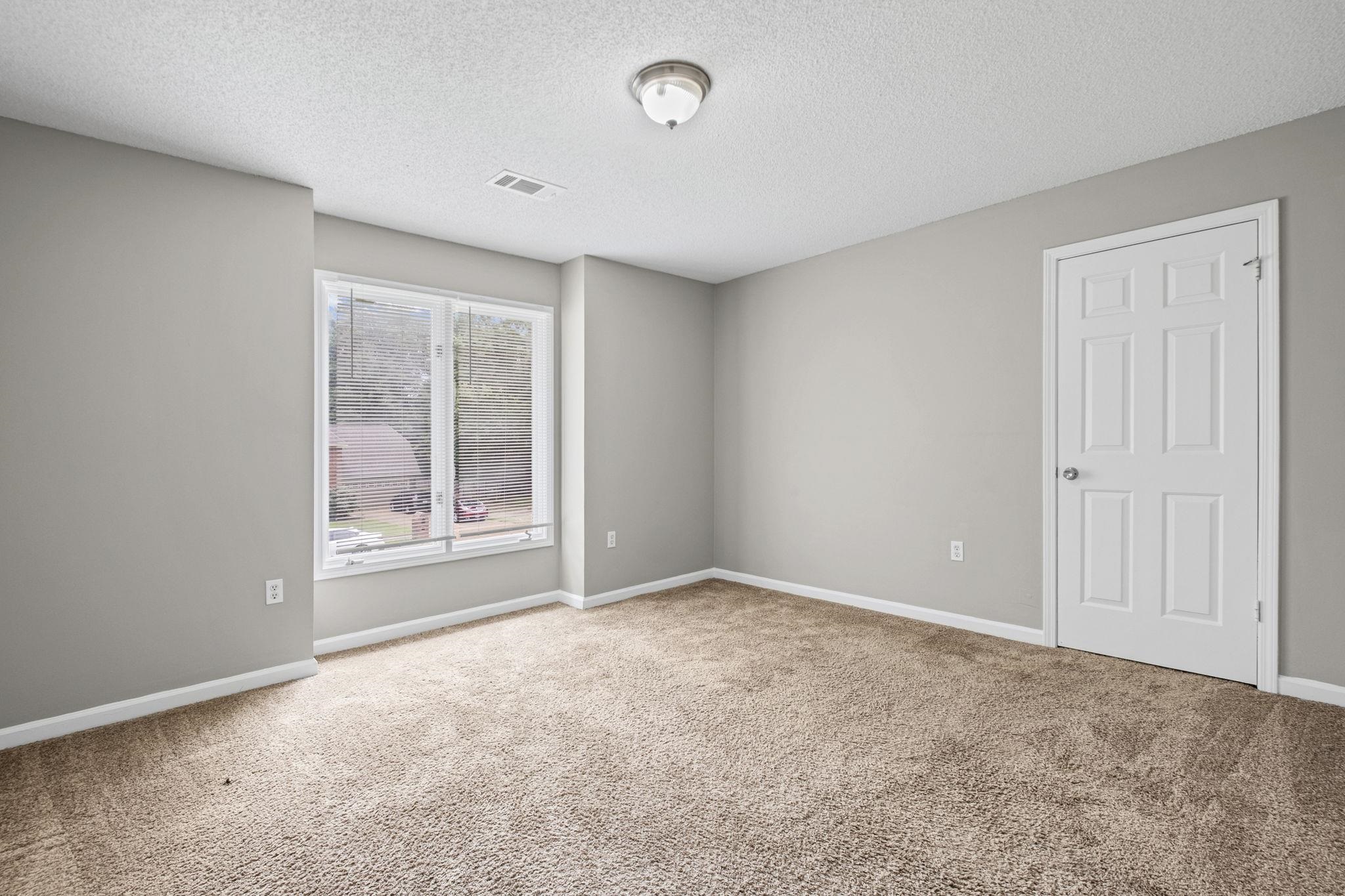 3990 Clubview Dr Property Photo 9
