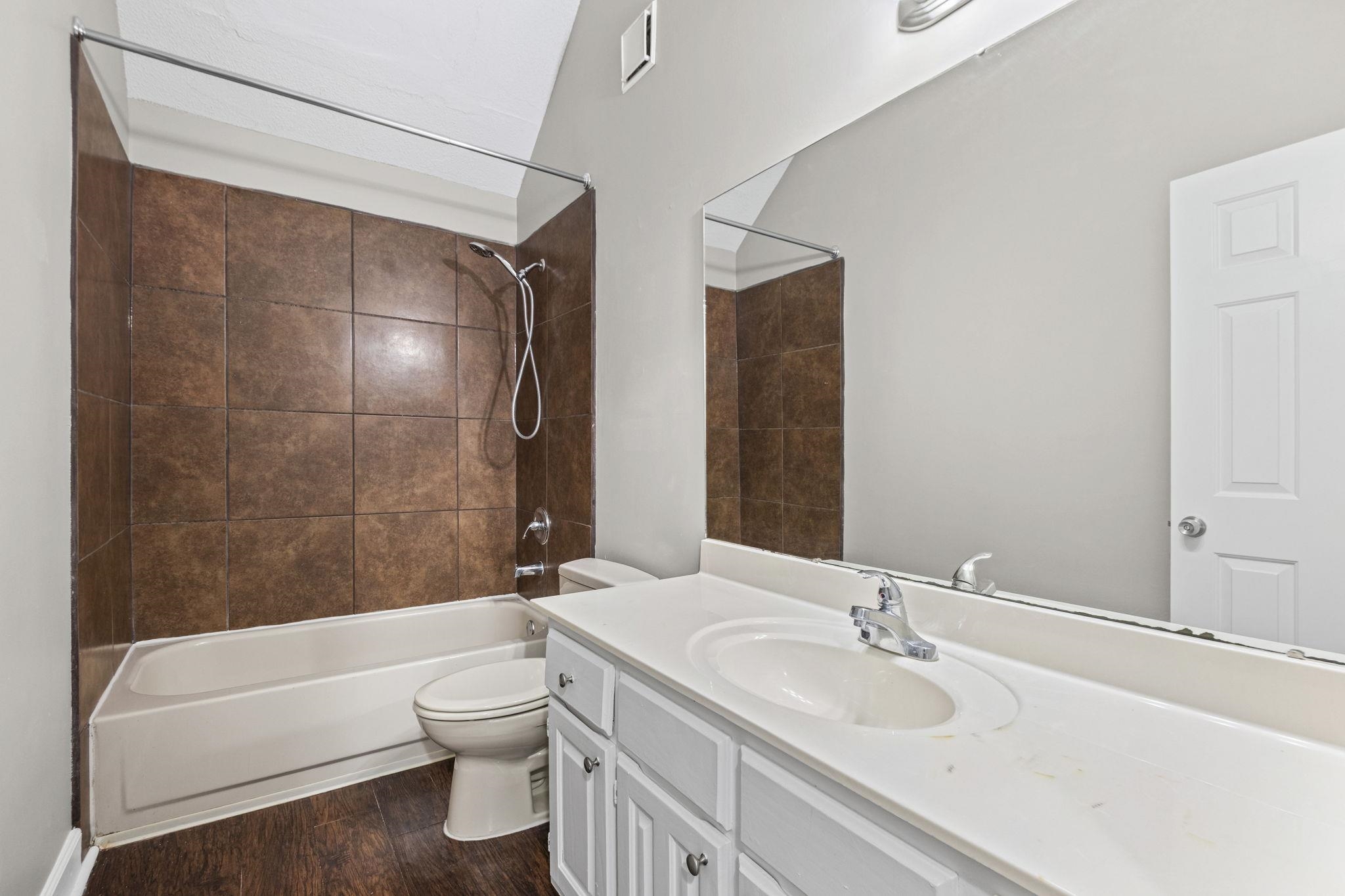3990 Clubview Dr Property Photo 10