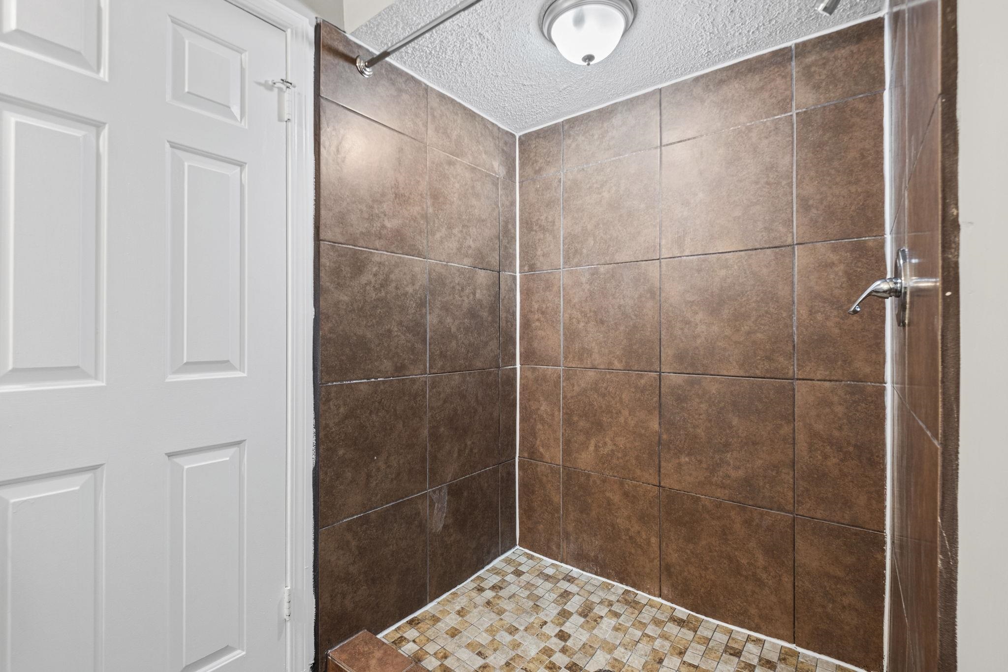 3990 Clubview Dr Property Photo 11