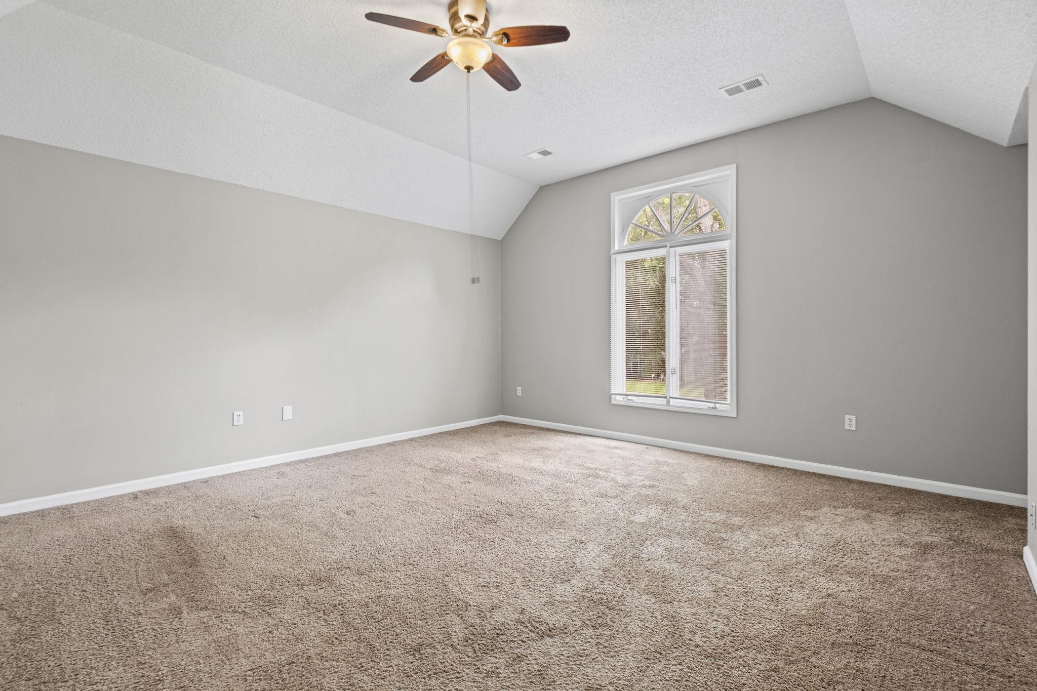3990 Clubview Dr Property Photo 14
