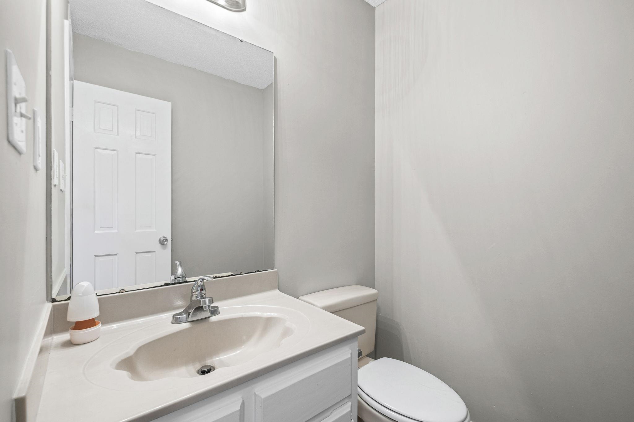 3990 Clubview Dr Property Photo 16