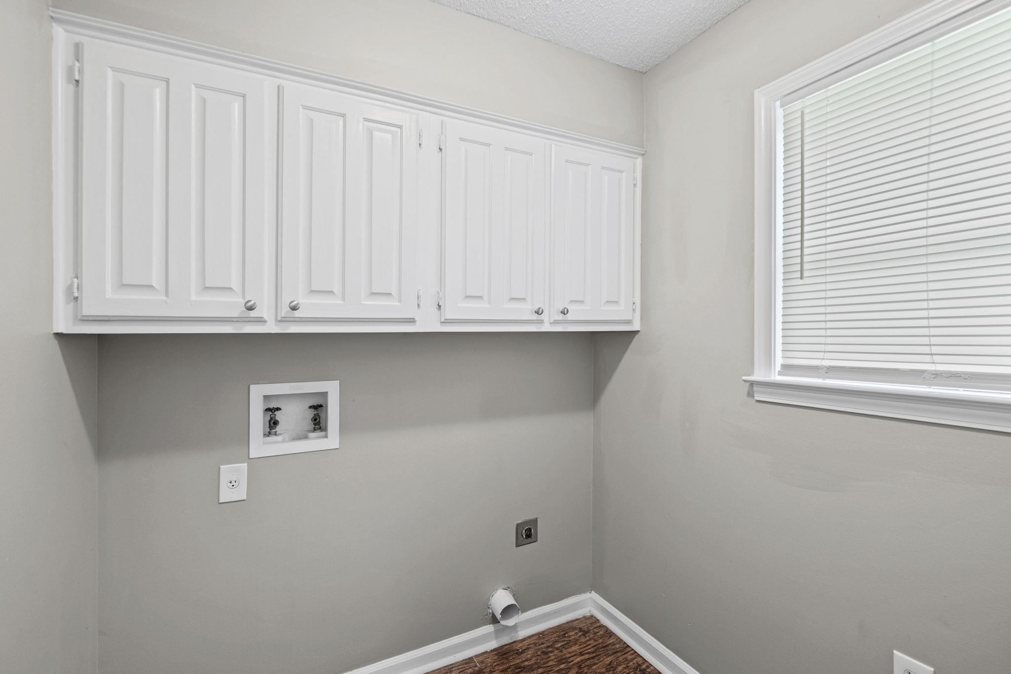 3990 Clubview Dr Property Photo 17