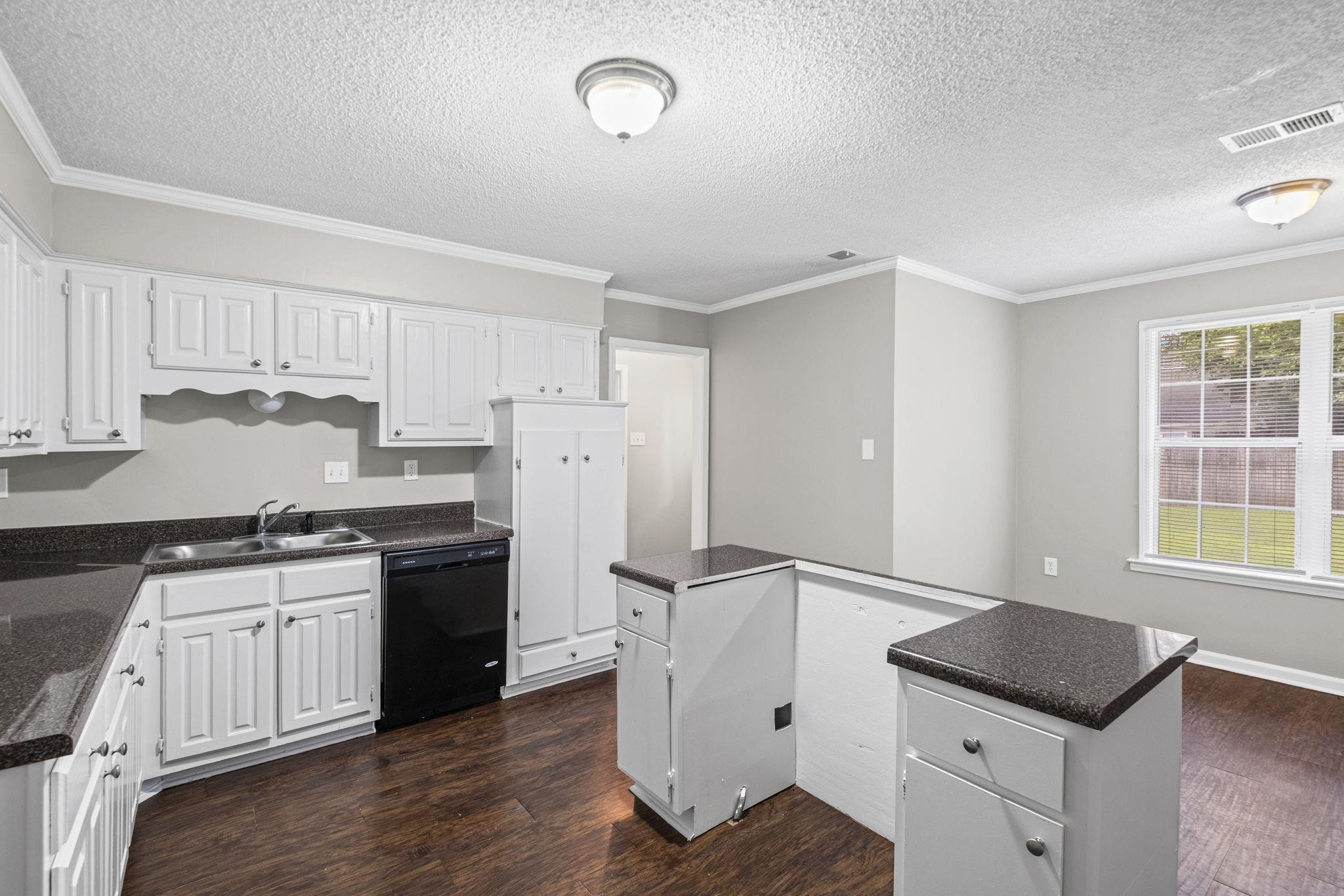 3990 Clubview Dr Property Photo 18