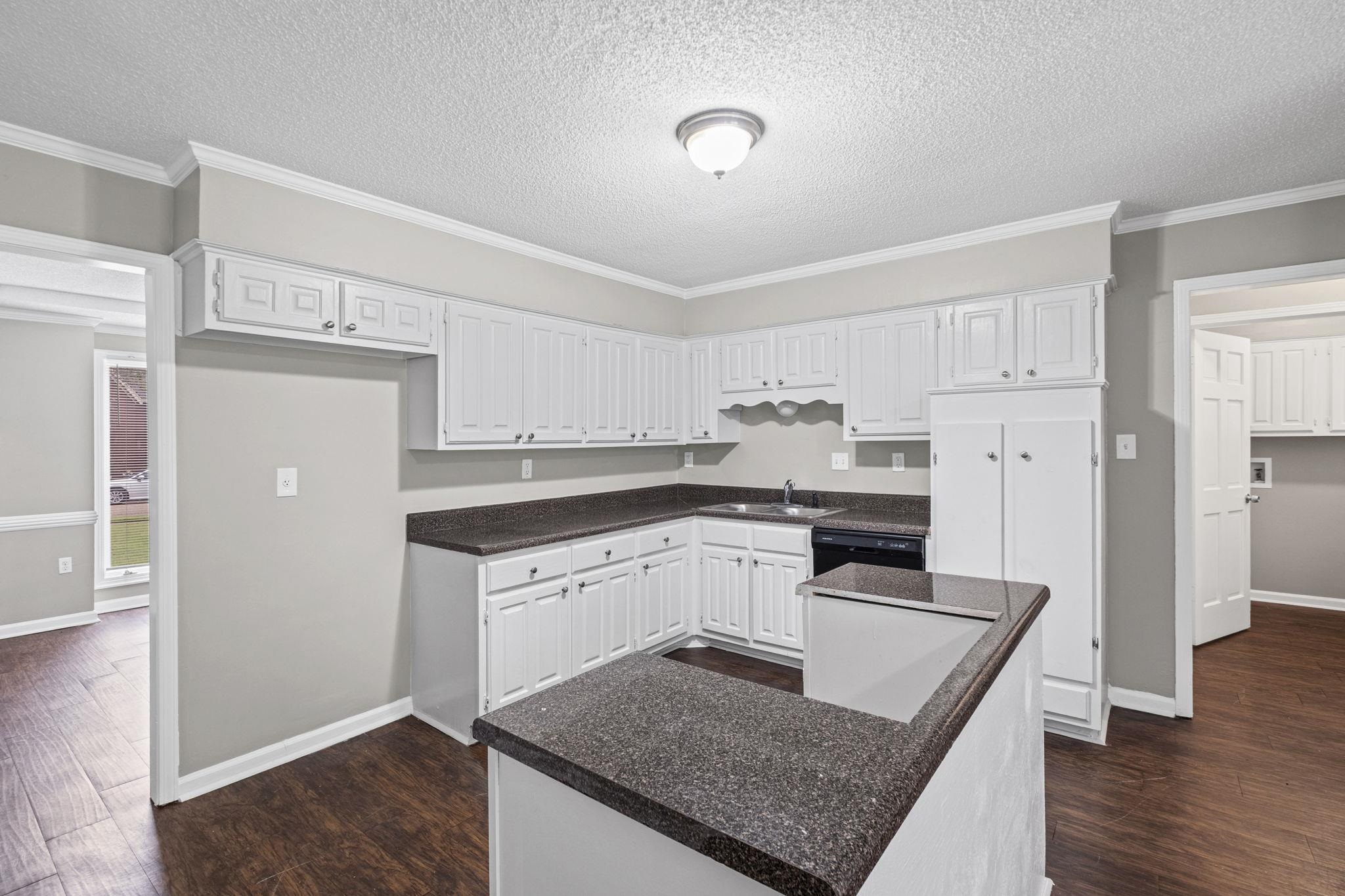 3990 Clubview Dr Property Photo 20
